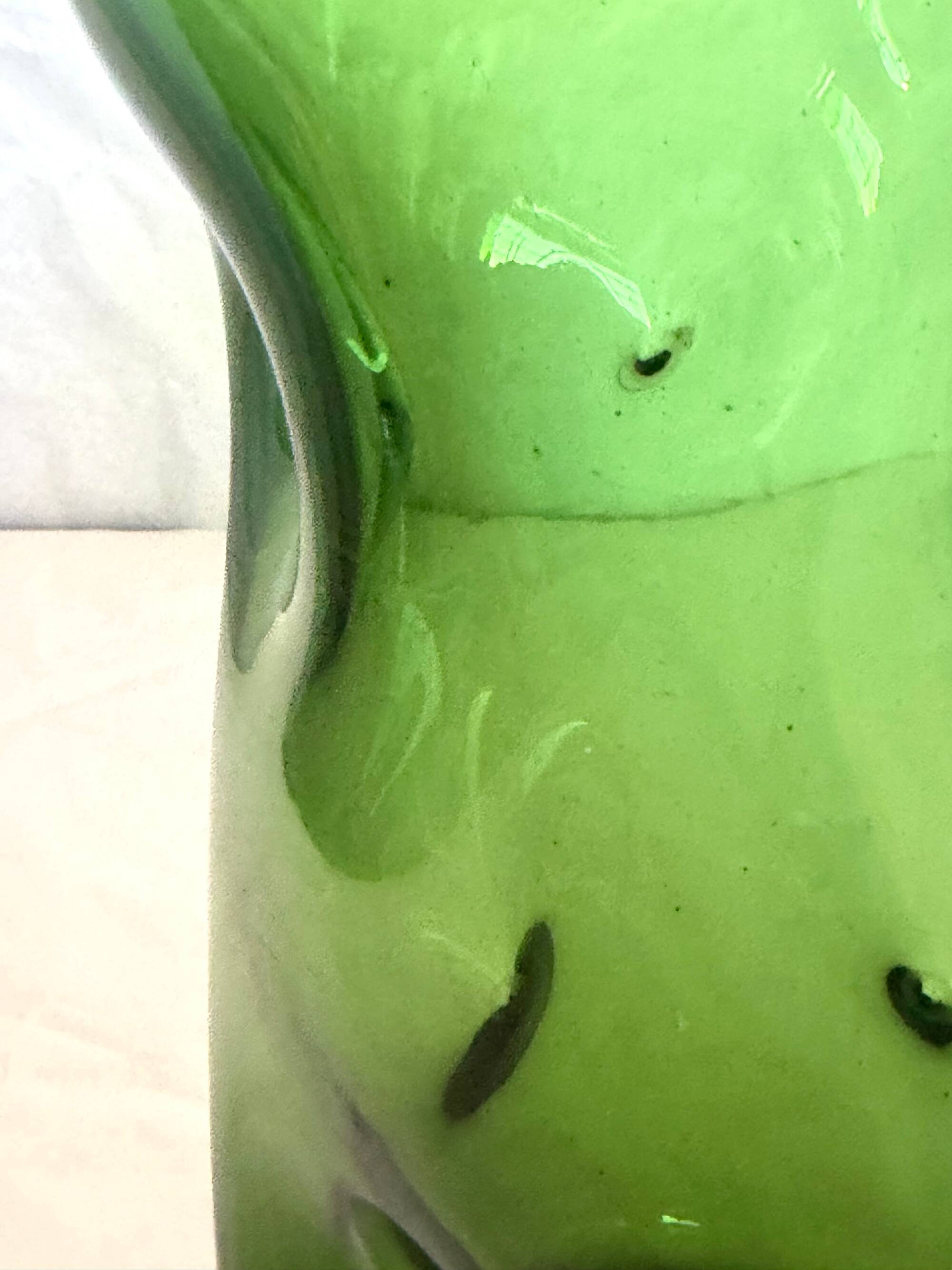 Vase cylindrique en verre soufflé à la main vert par Vetrerie Empolesi, Italie