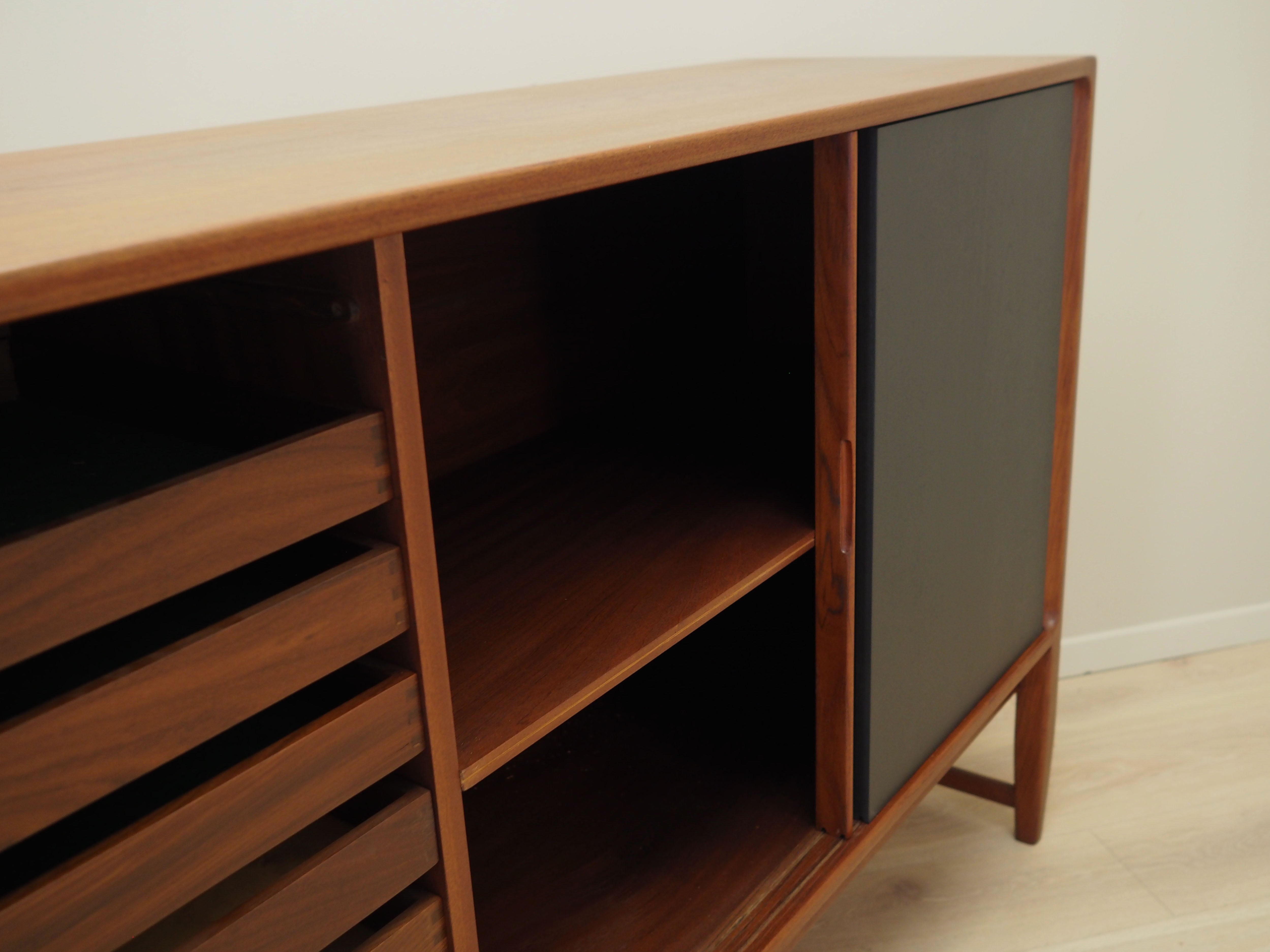 Enfilade en teck, design danois, années 1970, production: danemark