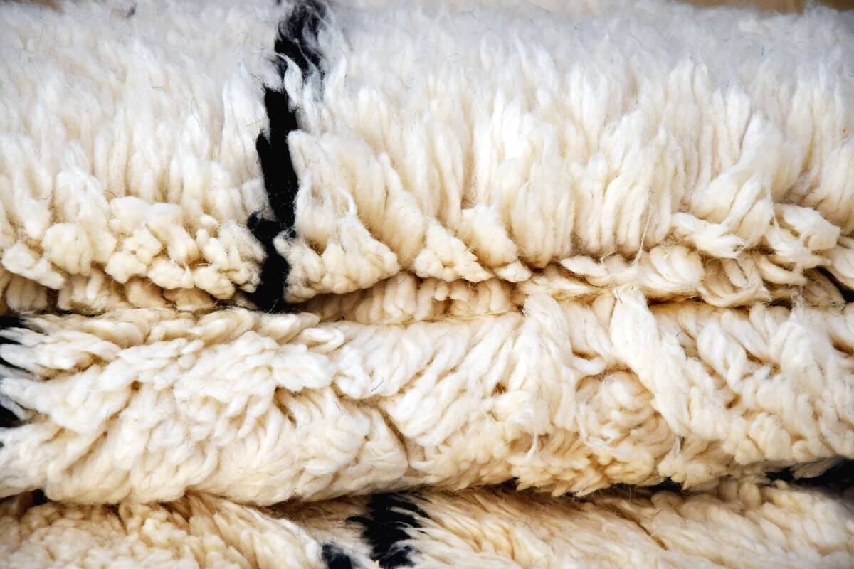 Moroccan Berber carpet Beni Ouarain with black diamonds 210 x 160 cm