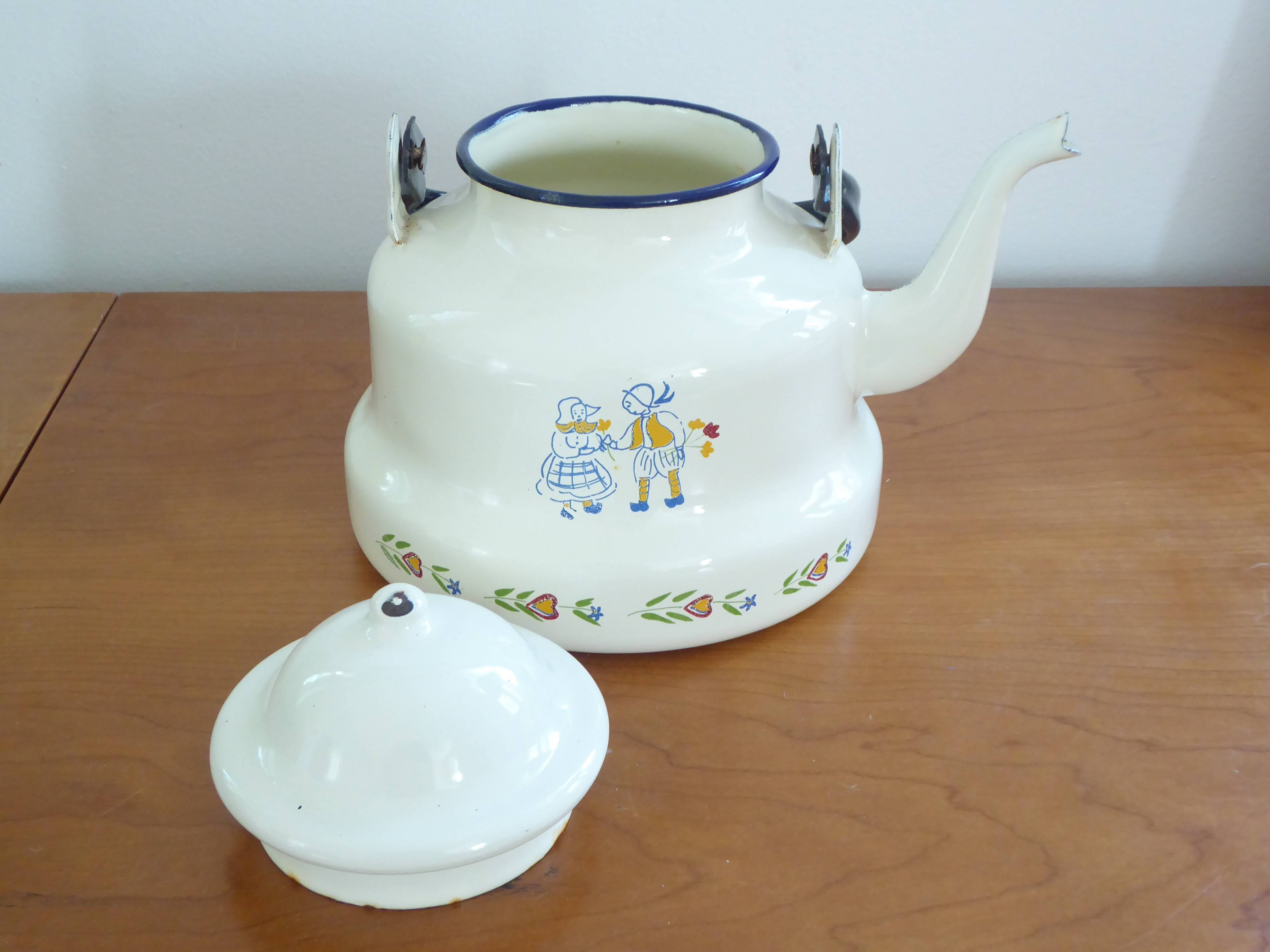 Enamelled sheet metal kettle