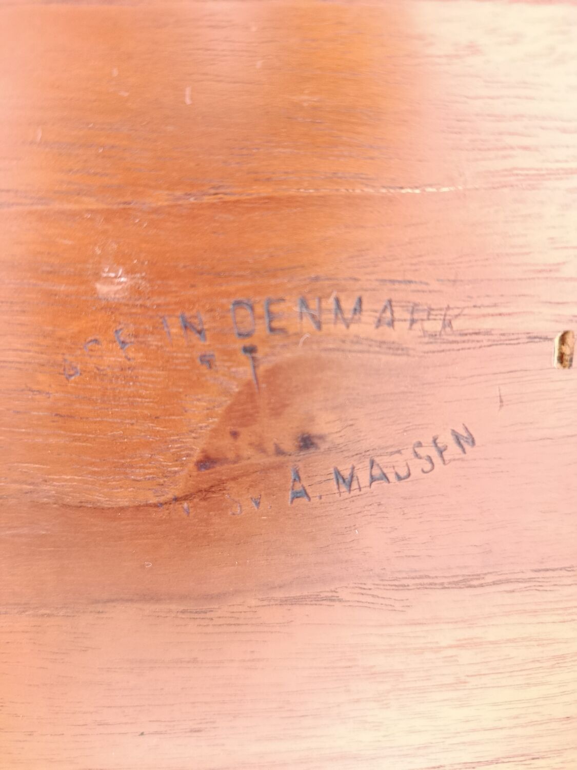 Table Svend Aage Madsen