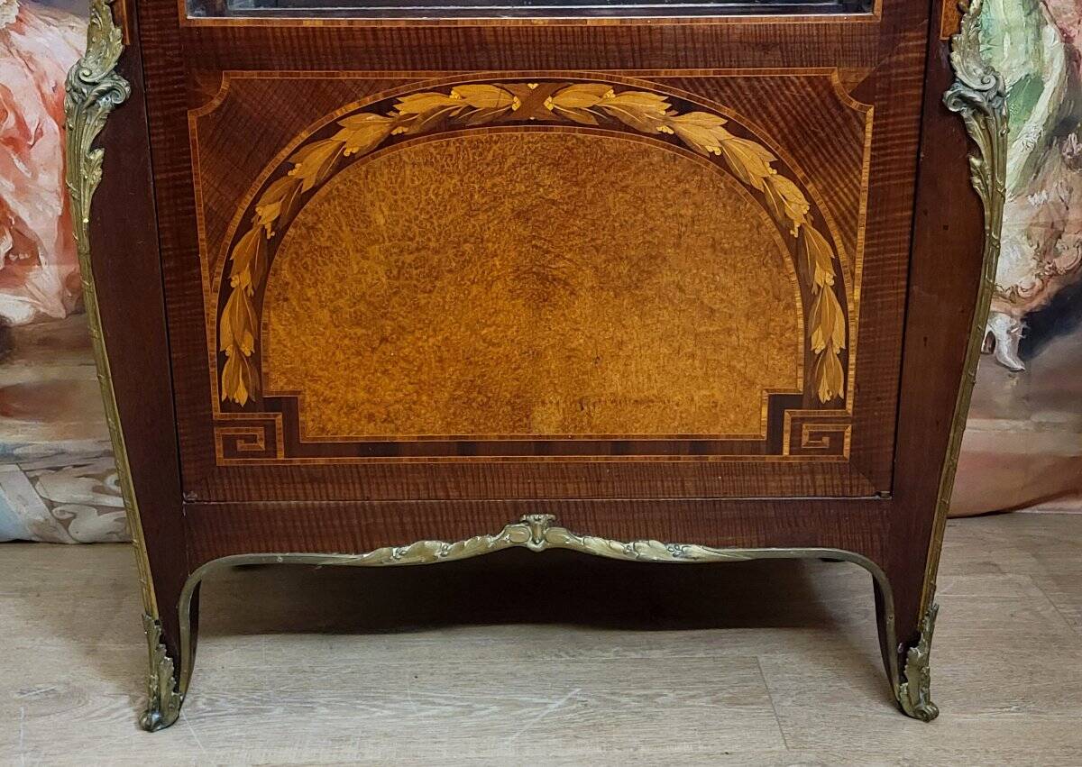 Louis XV style display cabinet in noble wood marquetry