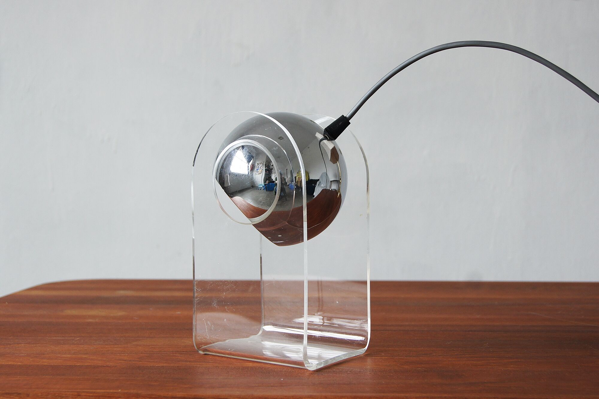 Table lamp