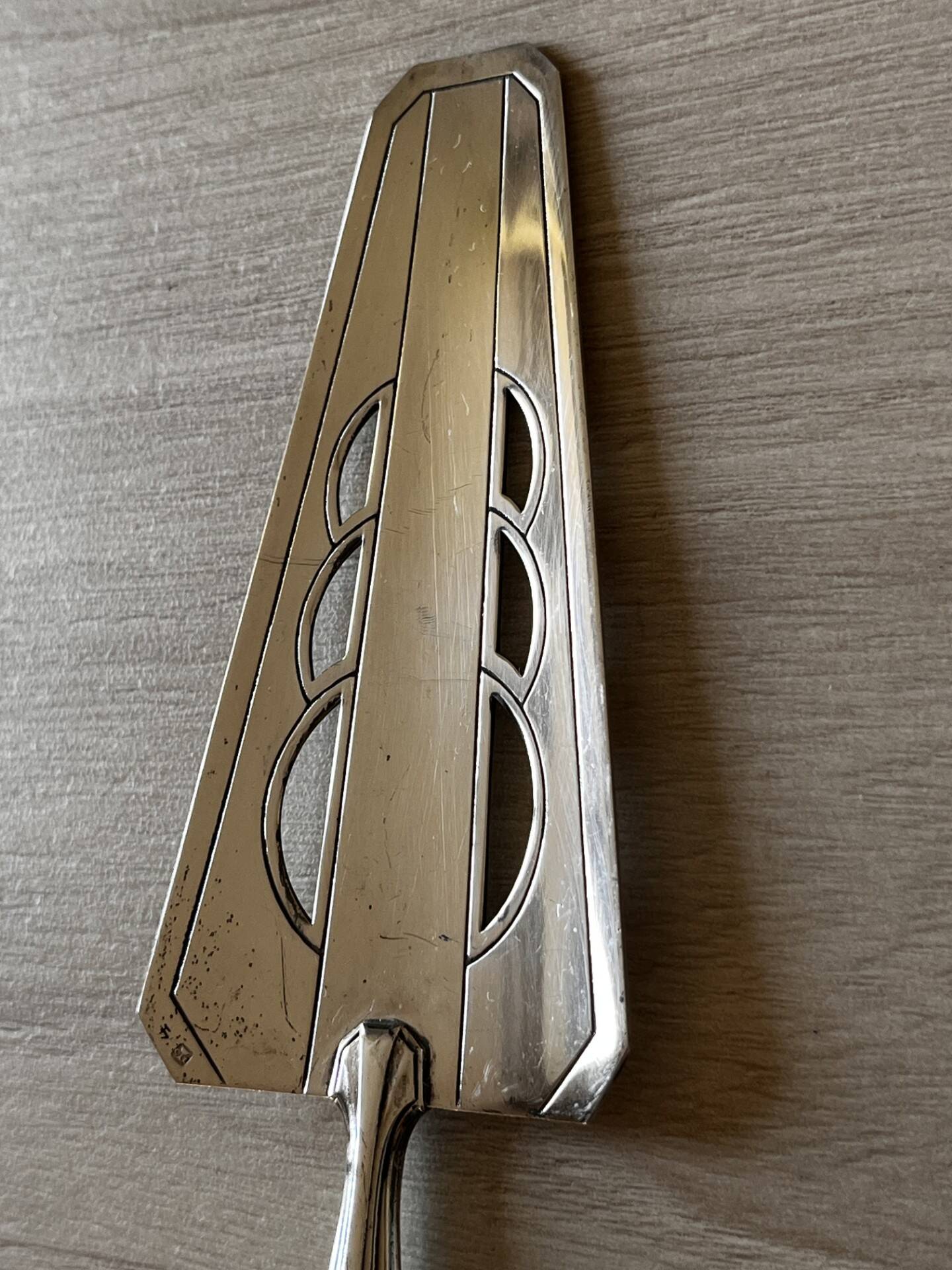 Old cake spatula