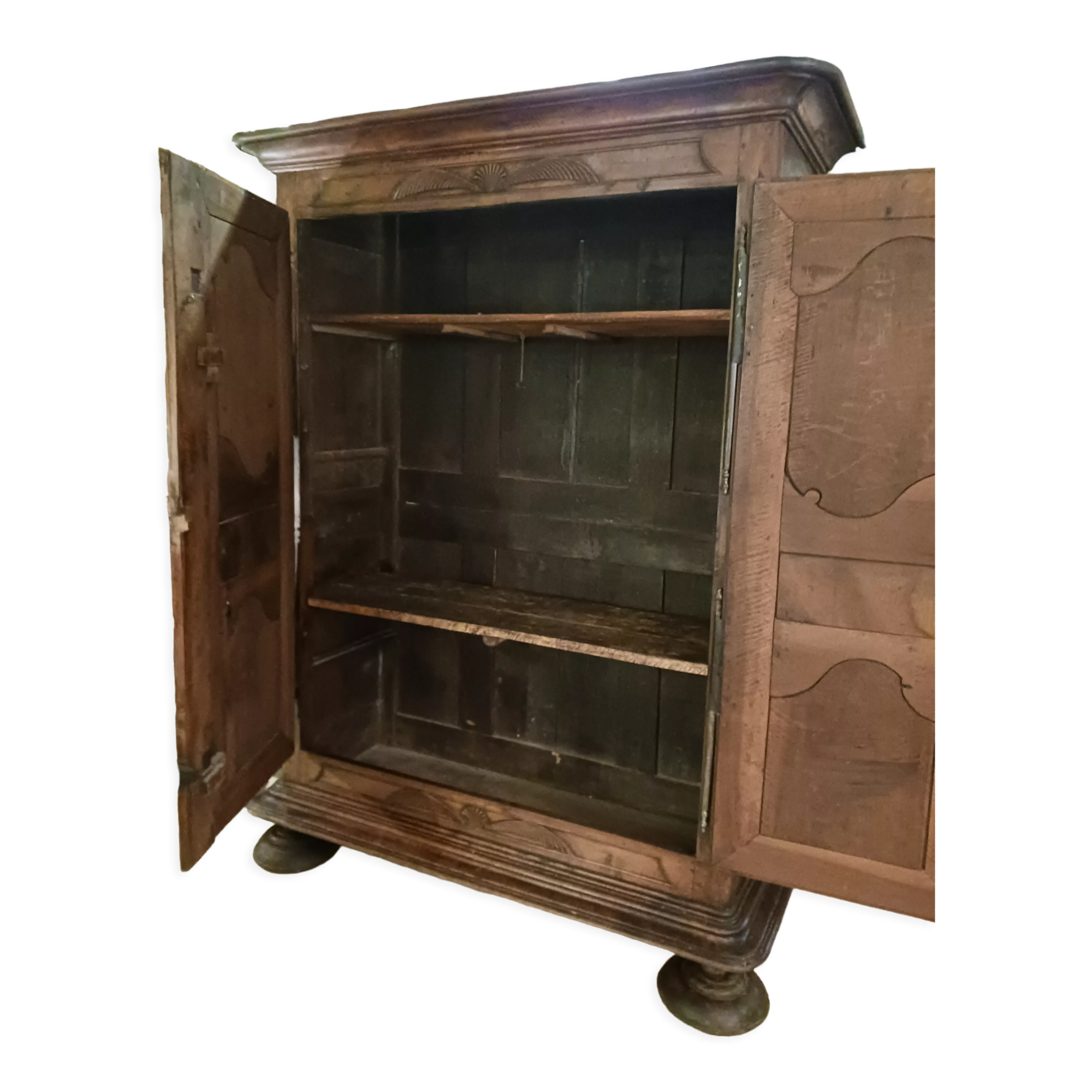 Armoire d'époque Régence 1715-1723 en noyer massif
