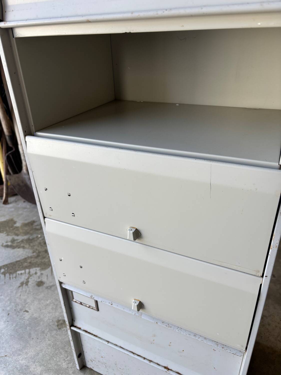 Casiers métalliques à clapets