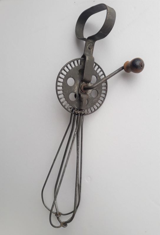 Quarter manual whisk