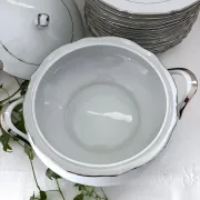 Soupière en porcelaine blanche