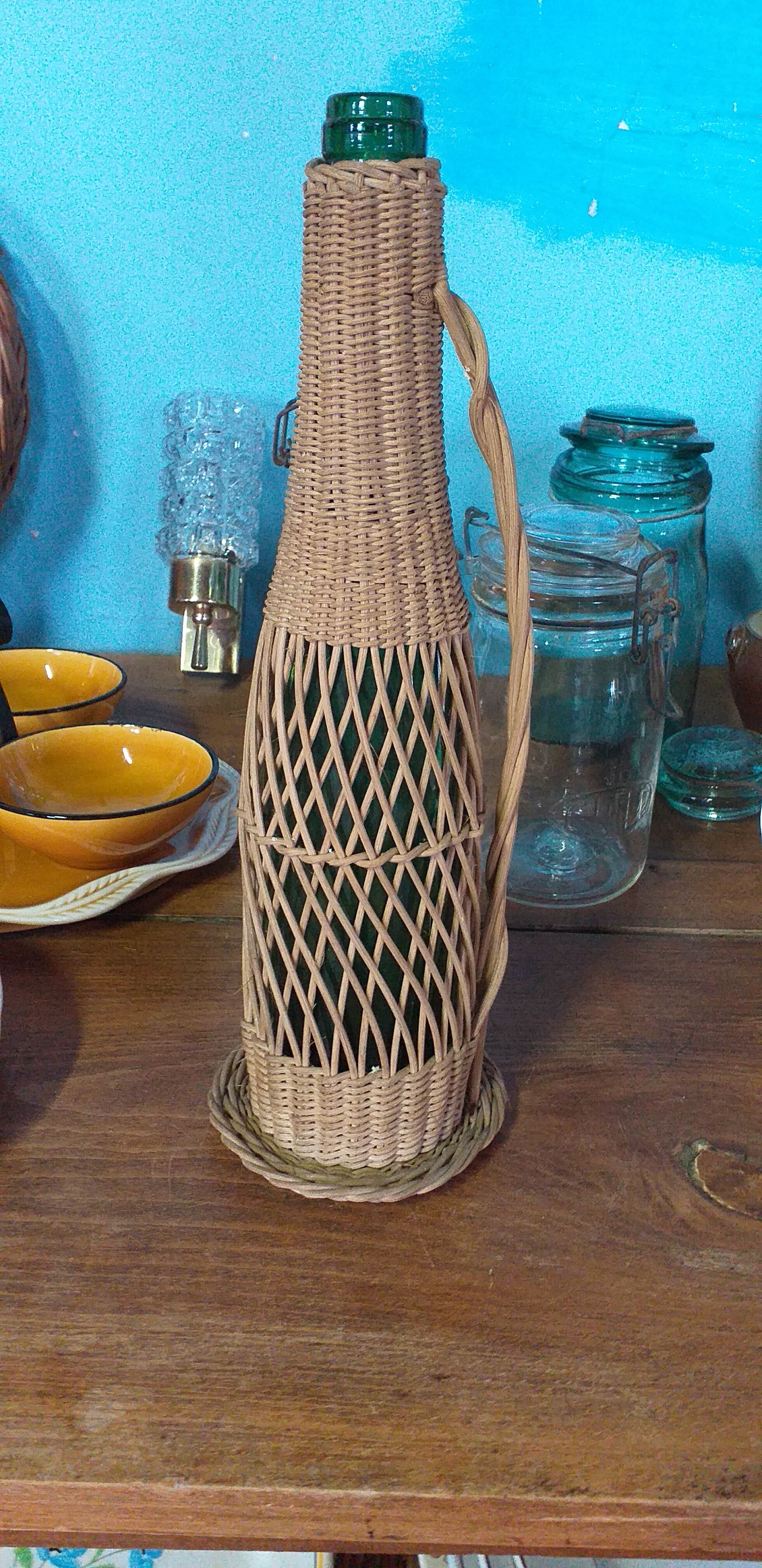 Wicker entourage service decanter
