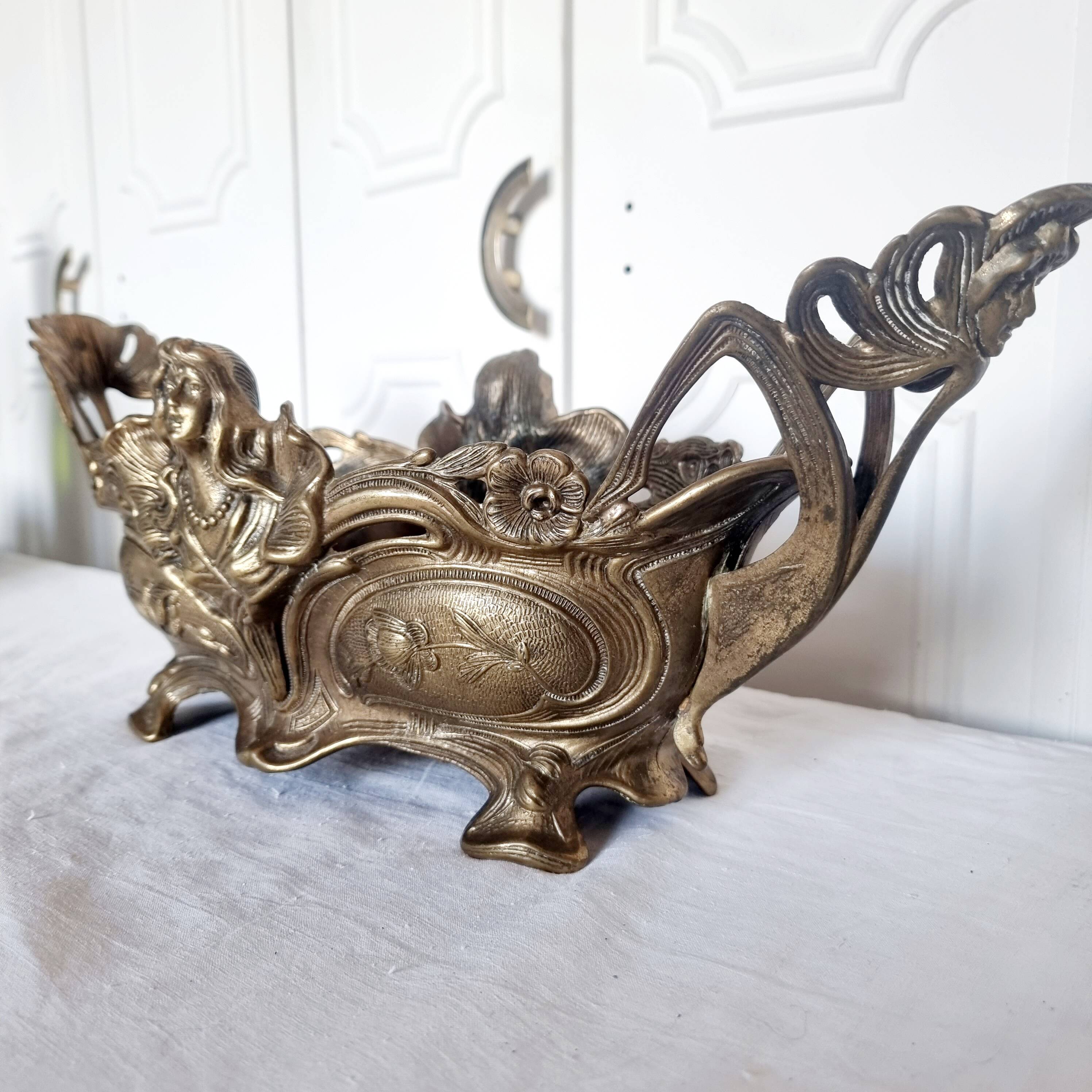 French Art Nouveau bronze planter decorated with a female mermaid
