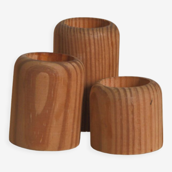 Trio de bougeoirs en bois vintages scandinaves