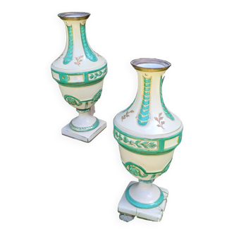 1 pair of deco vases