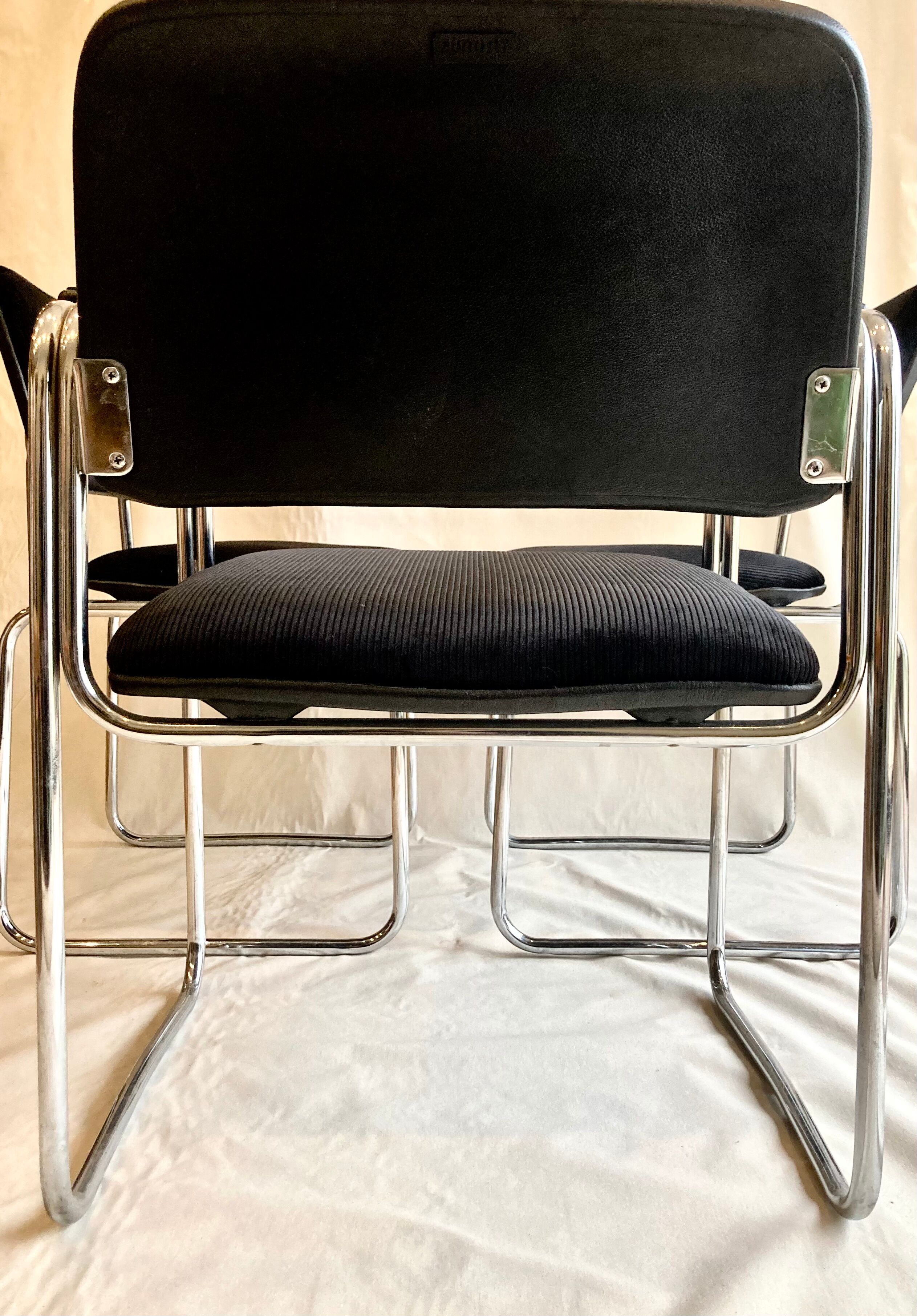 Fauteuil et 2 chaises design, chrome tubulaire