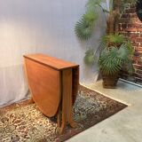 Foldable teak table