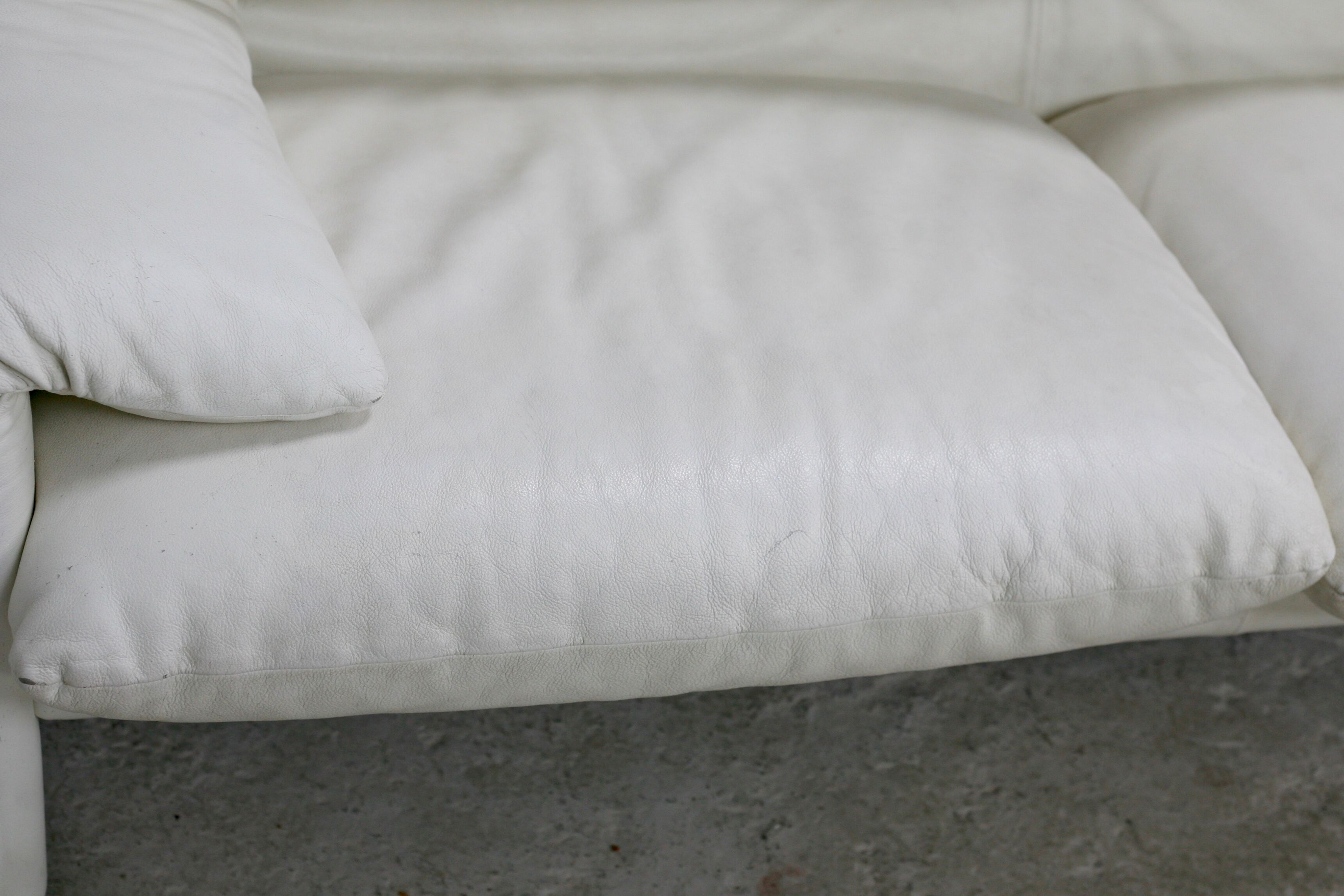 Canapé Maralunga de Vico Magistretti, Cassina, cuir blanc, Italie, circa 1970