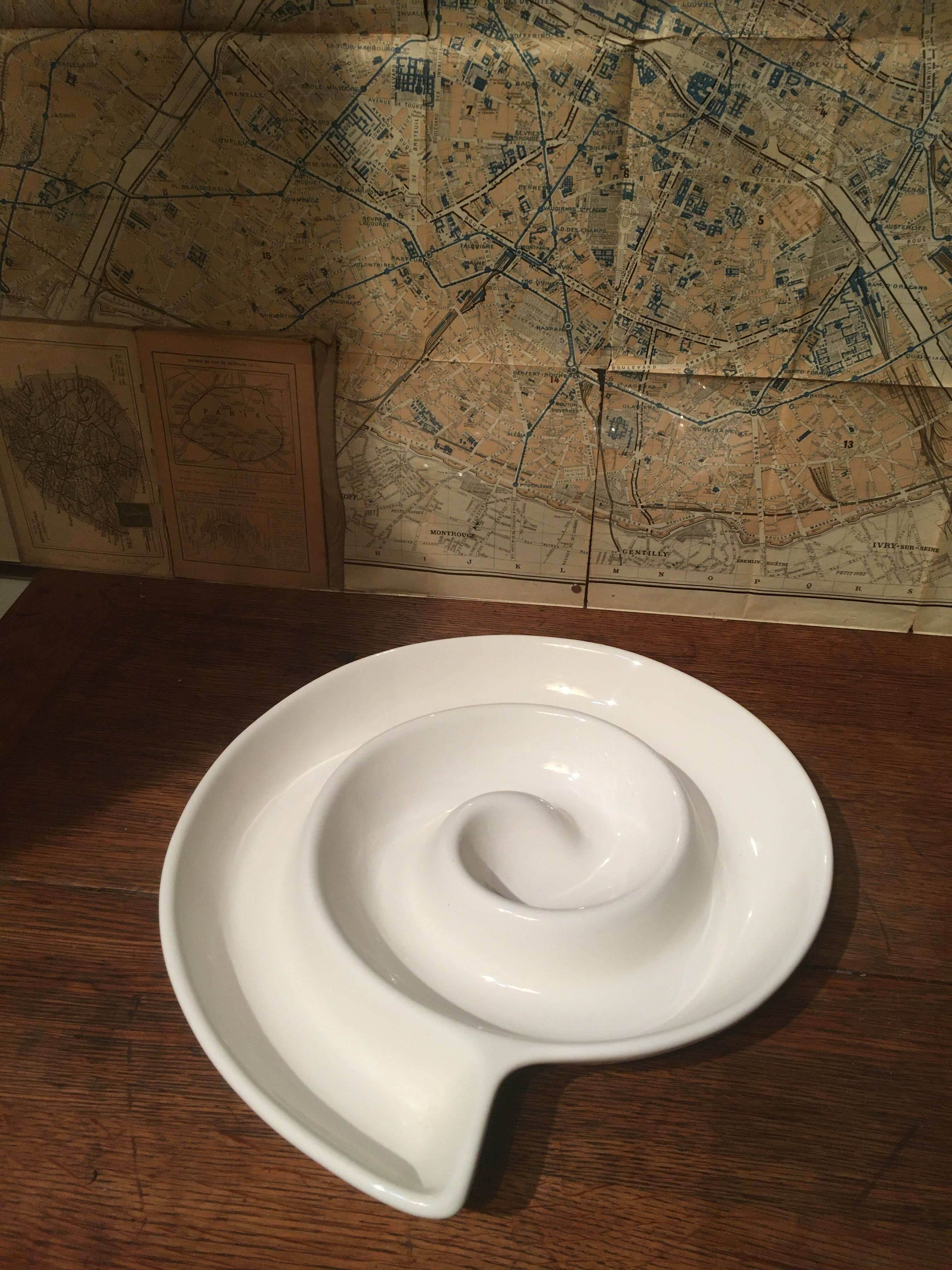 Ceramic dish snail shape