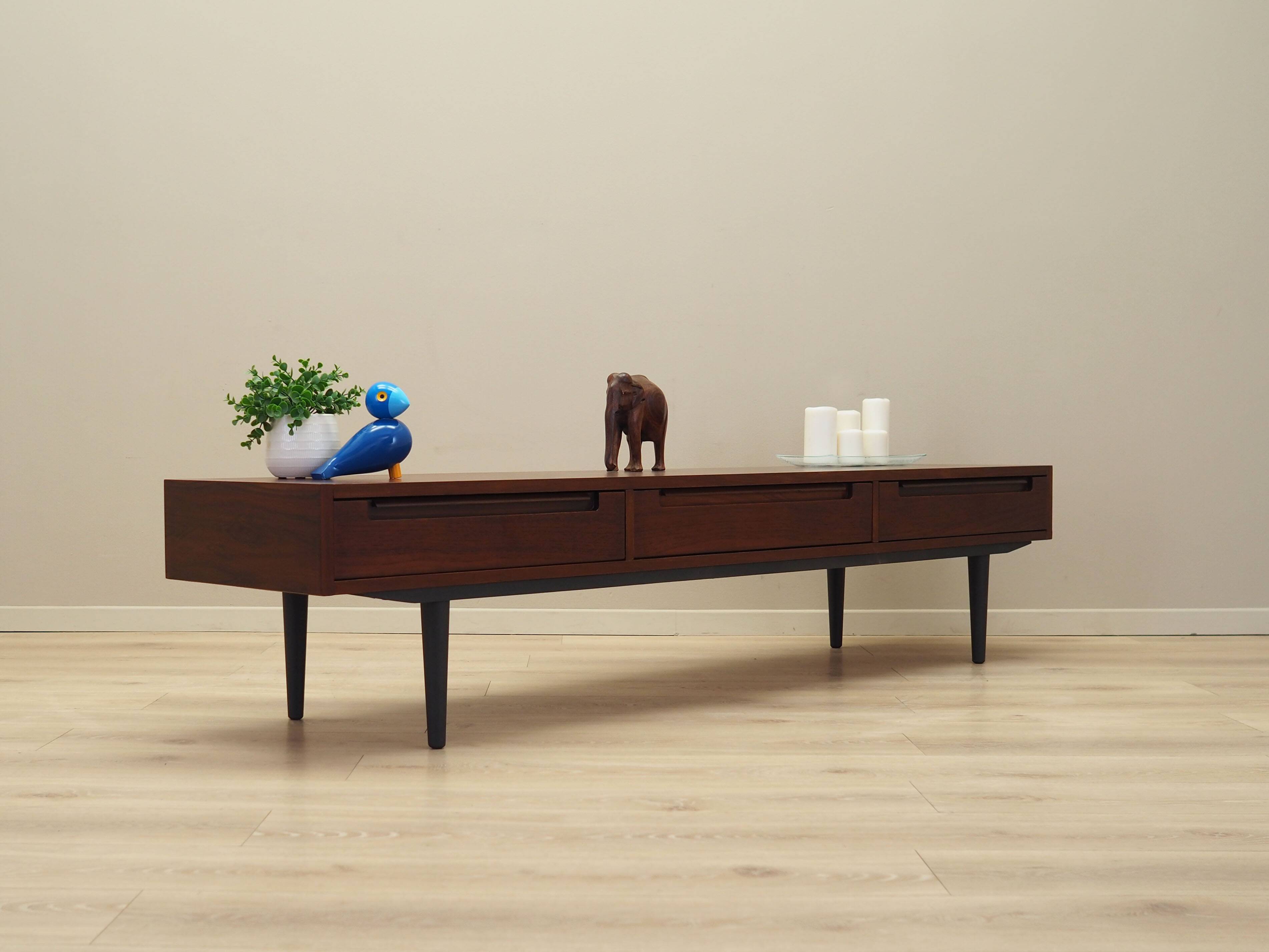 Lowboard en palissandre, design danois, années 1970, production : Danemark