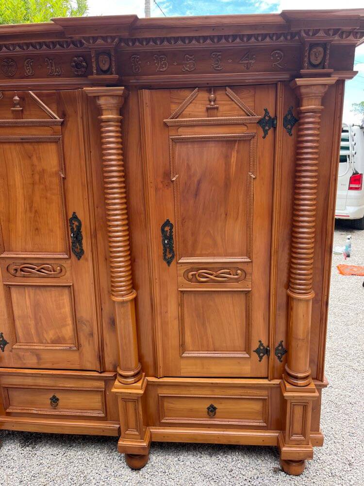 Armoire de château 1742