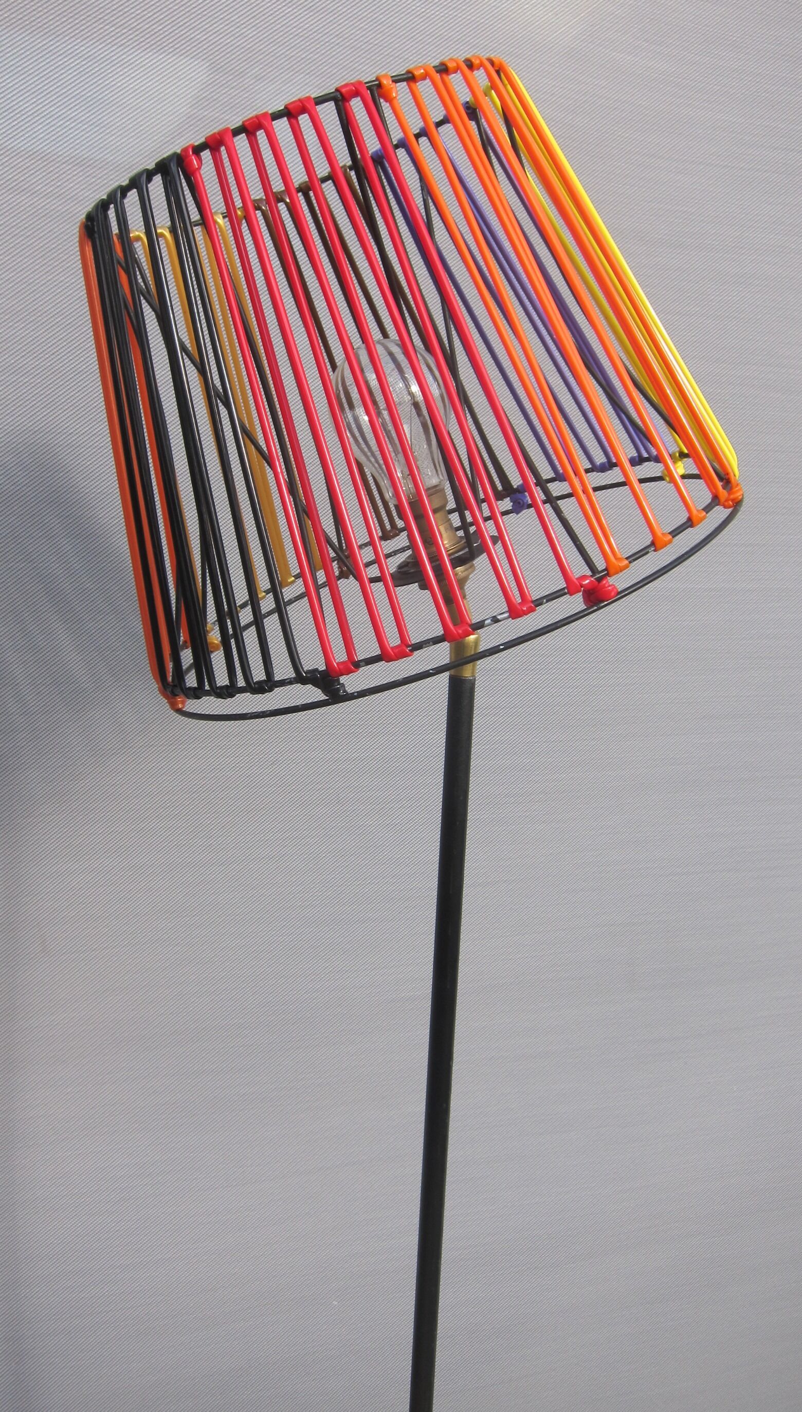 Table lamp low post surf 1950 multicolored lanyards