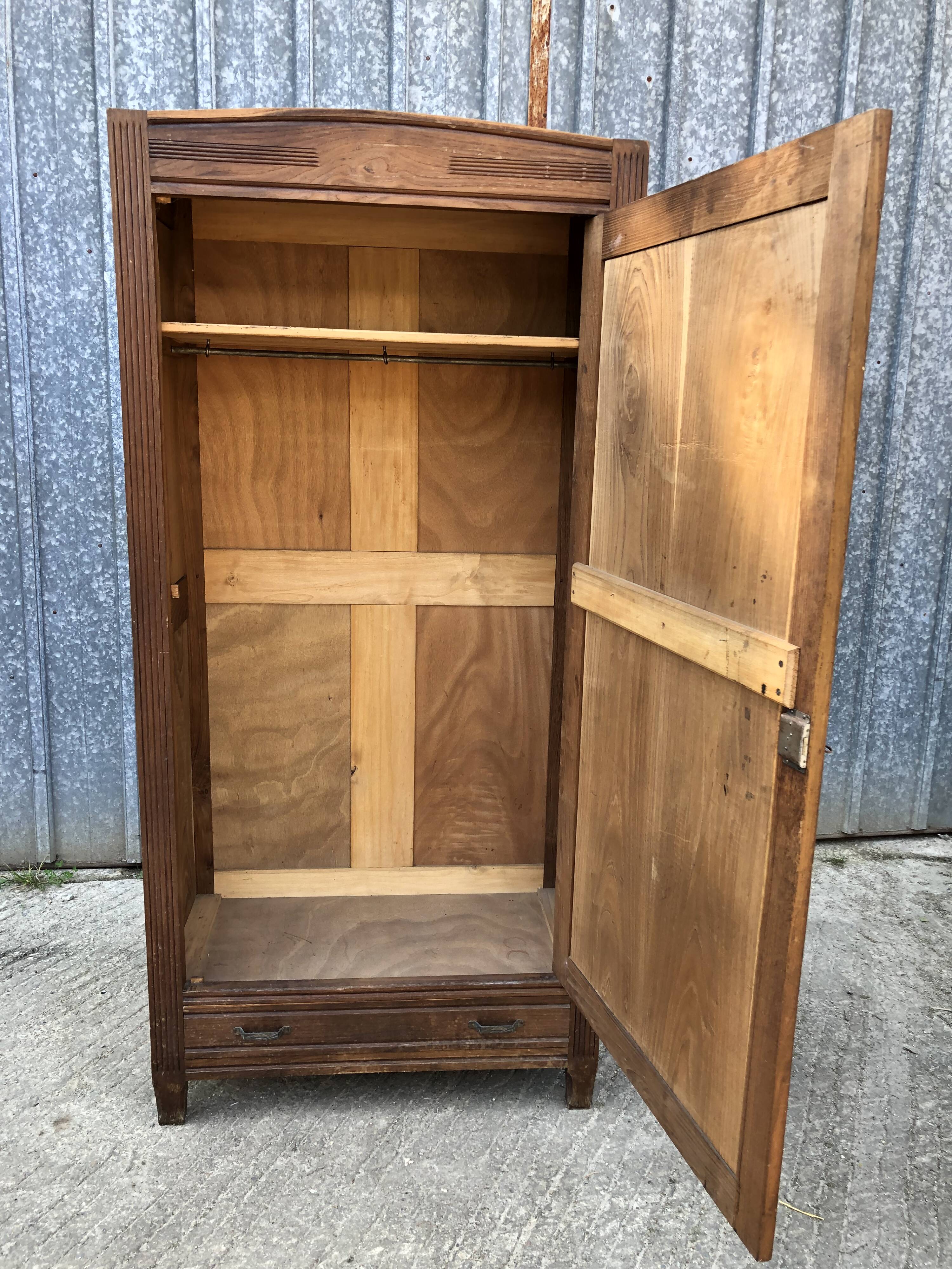 Parisian Bonnetiere armoire from the 1900s in solid chestnut.
