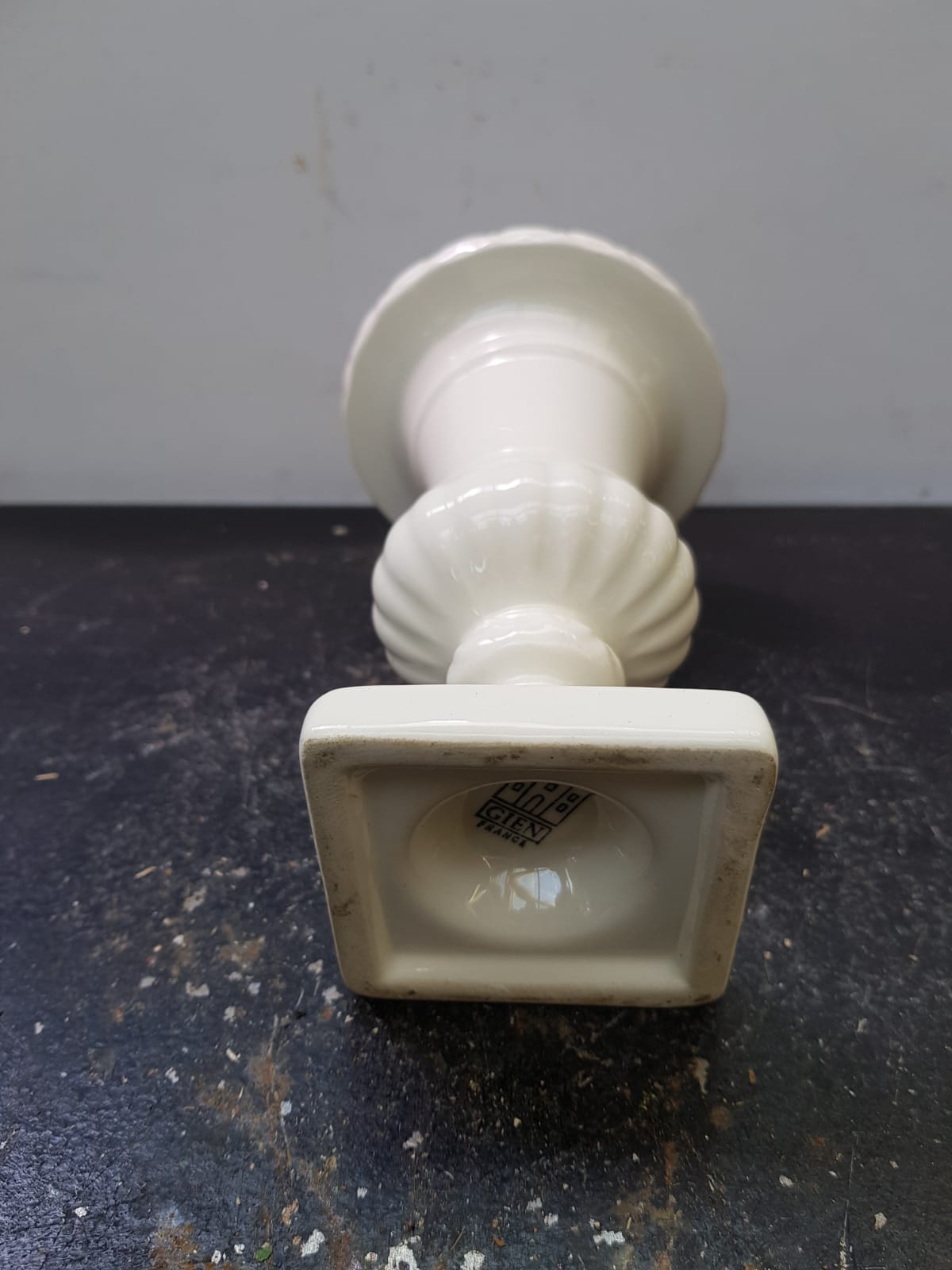 Old vase gien medici form ceramic white vintage