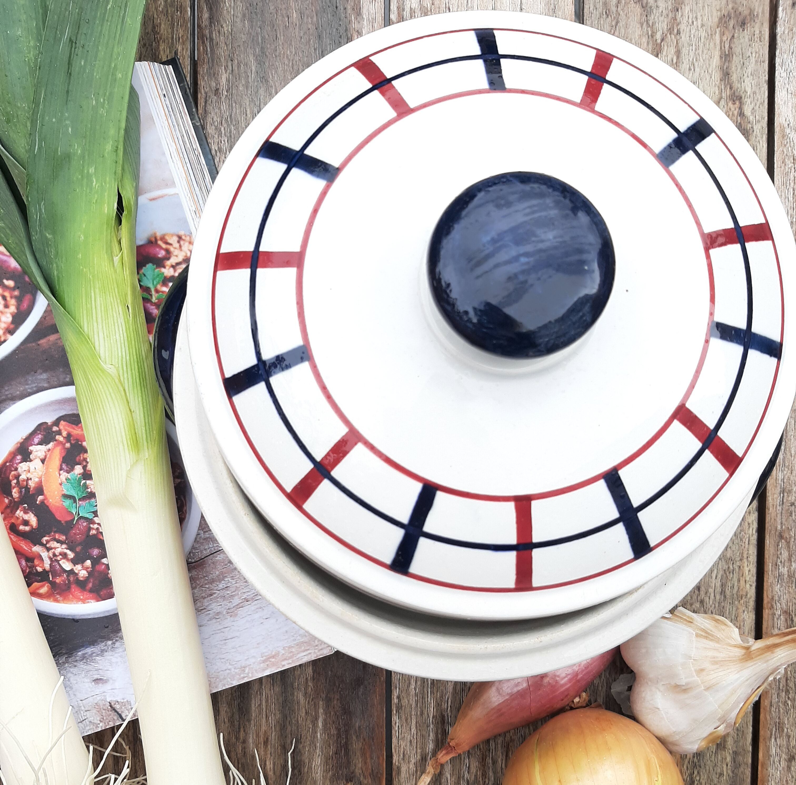 Earthenware tureen Lou Basquez