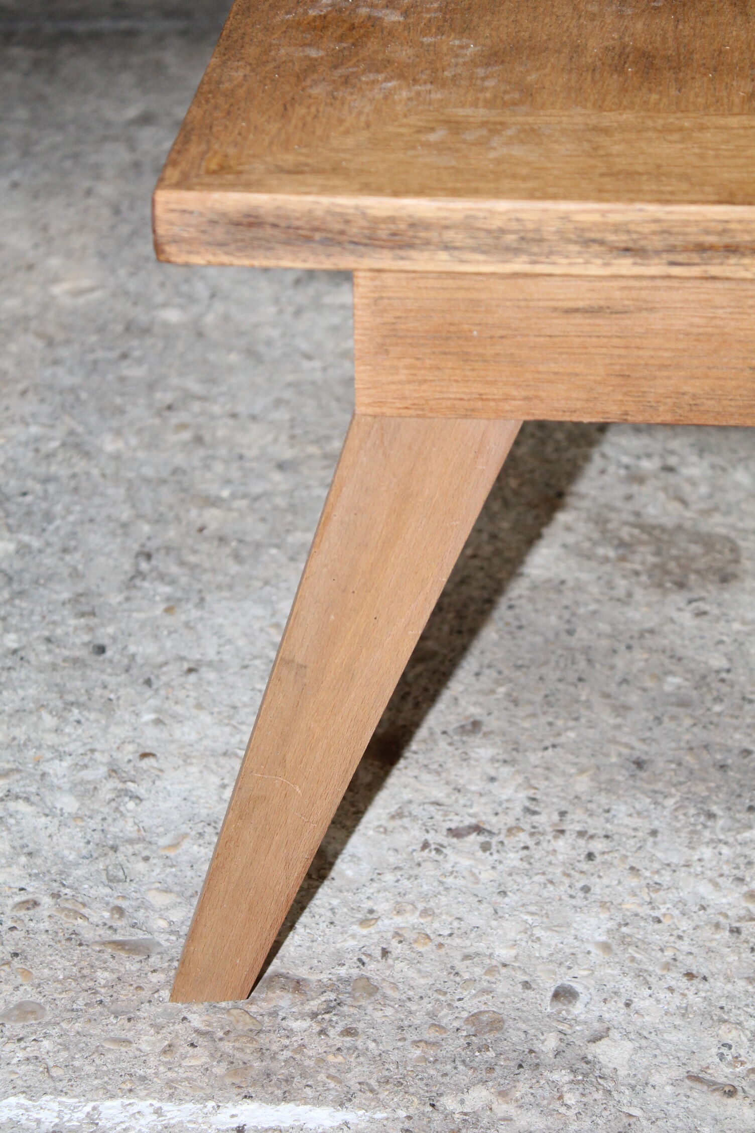 Low table compass feet