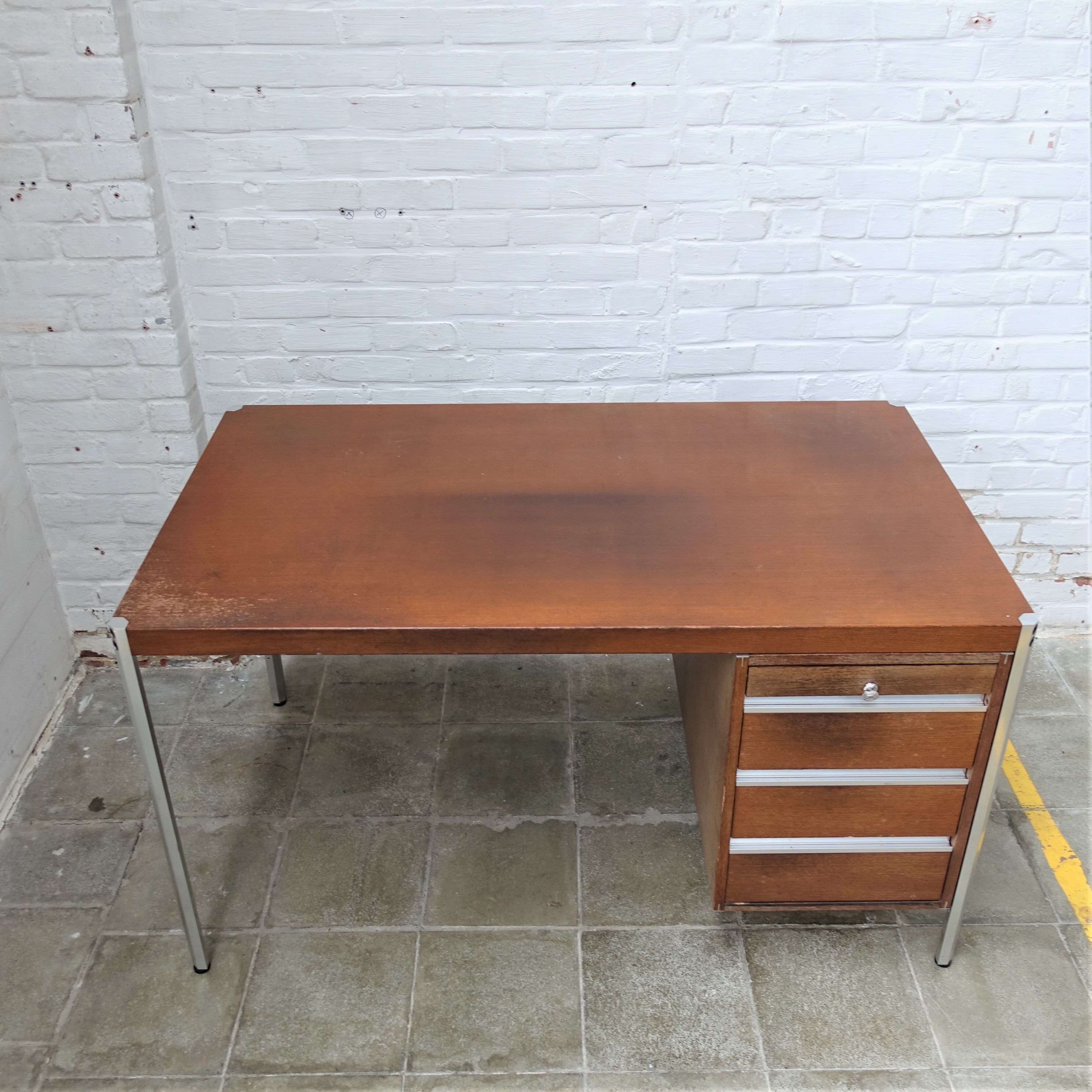 Bureau élégant de bois de rose