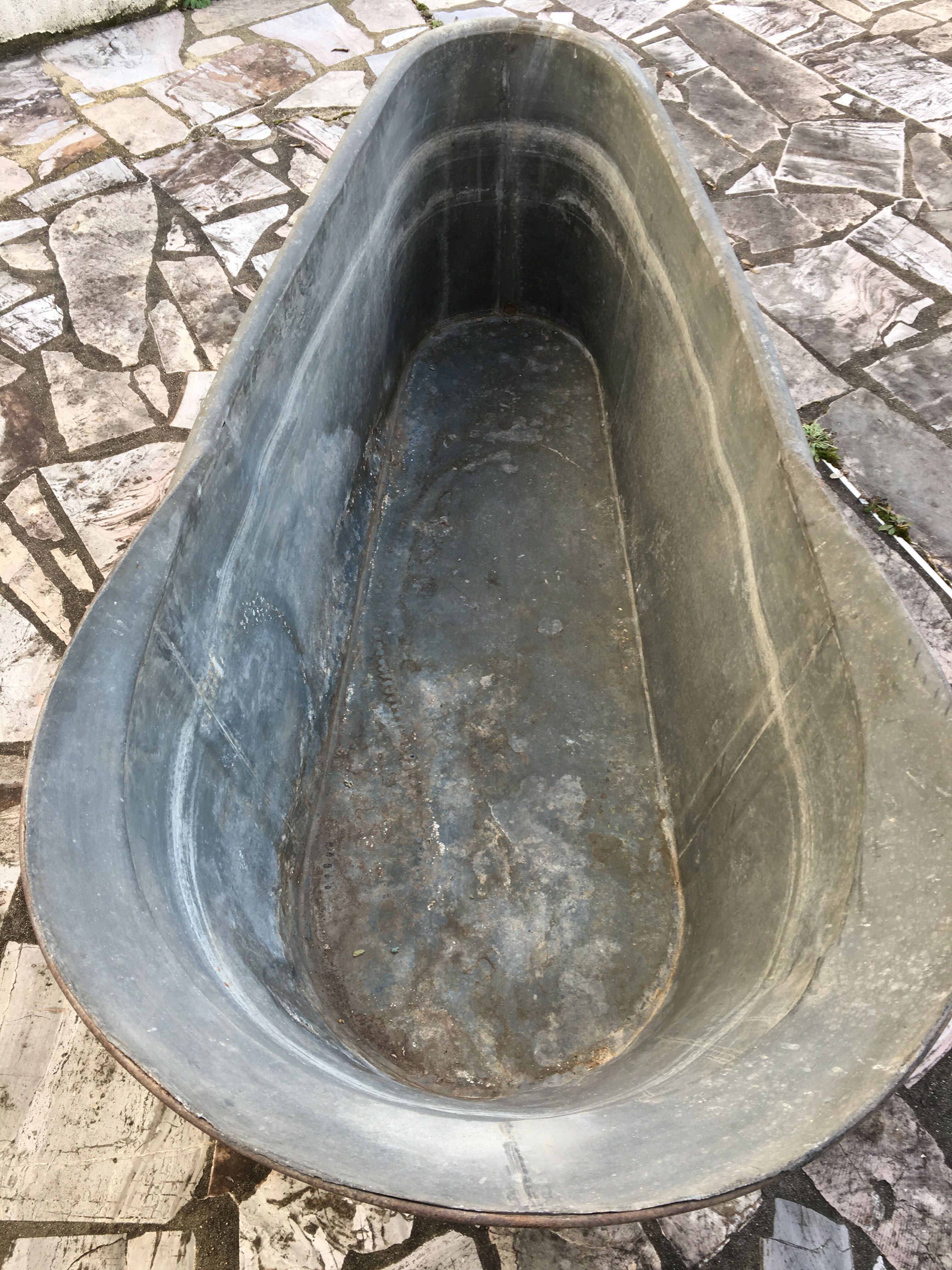 Zinc bathtub of the nineteenth