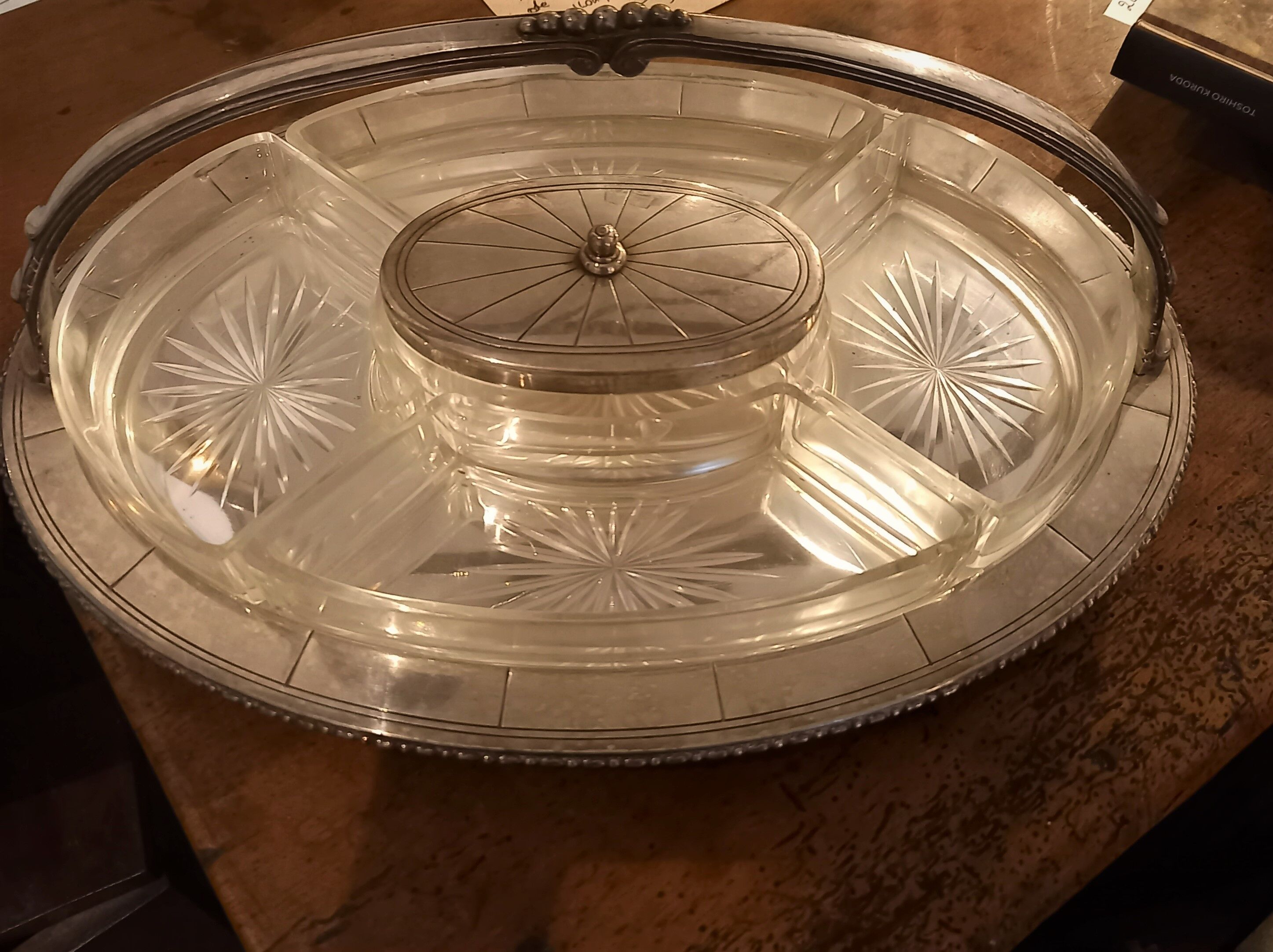Serviteur, plateau à apéritif en métal argenté et verre taillé, années 1940-1950