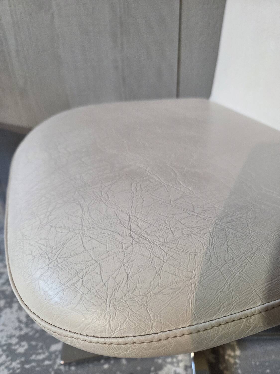 Chaises pivotantes skai blanc