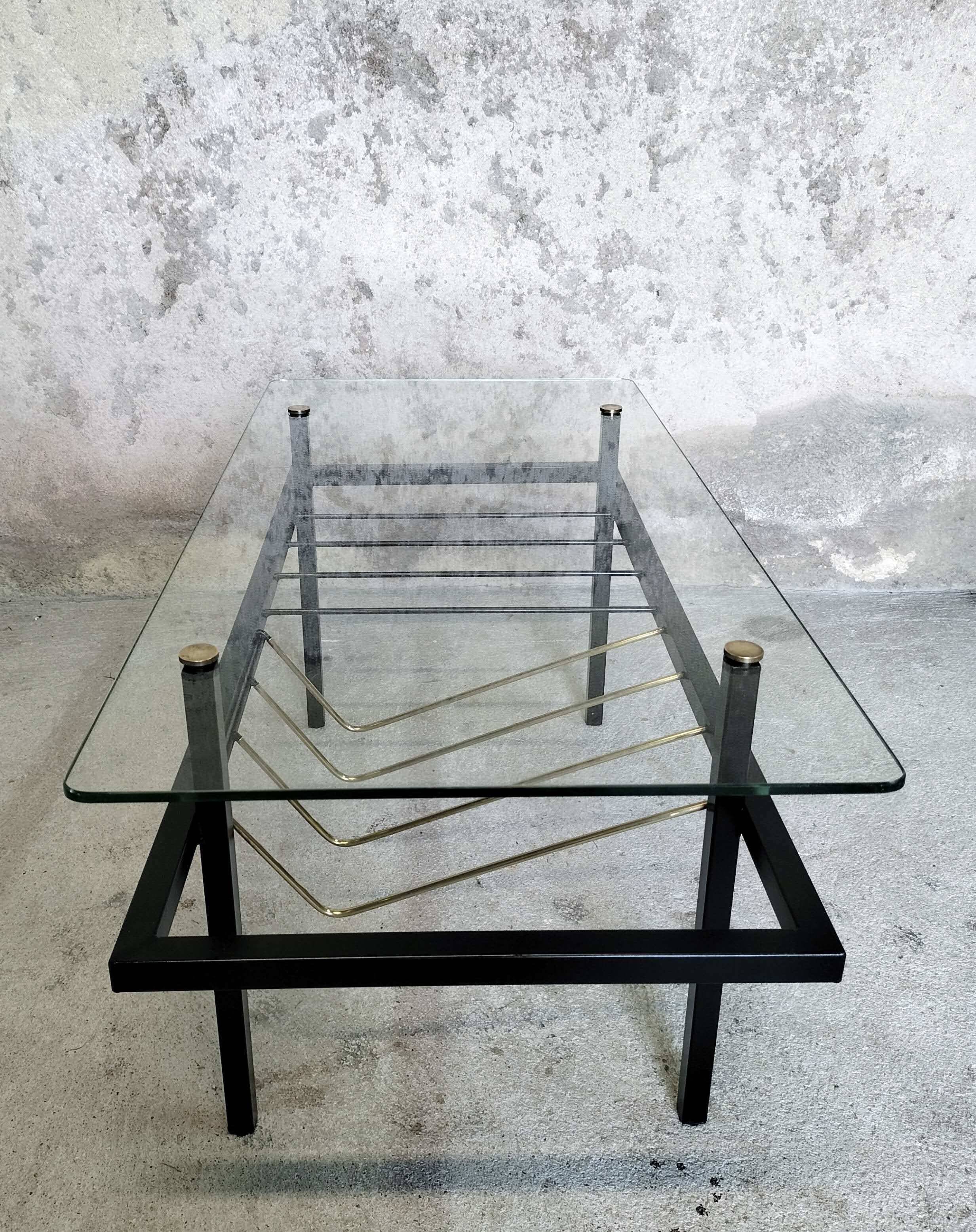 Table basse en verre, métal et laiton
