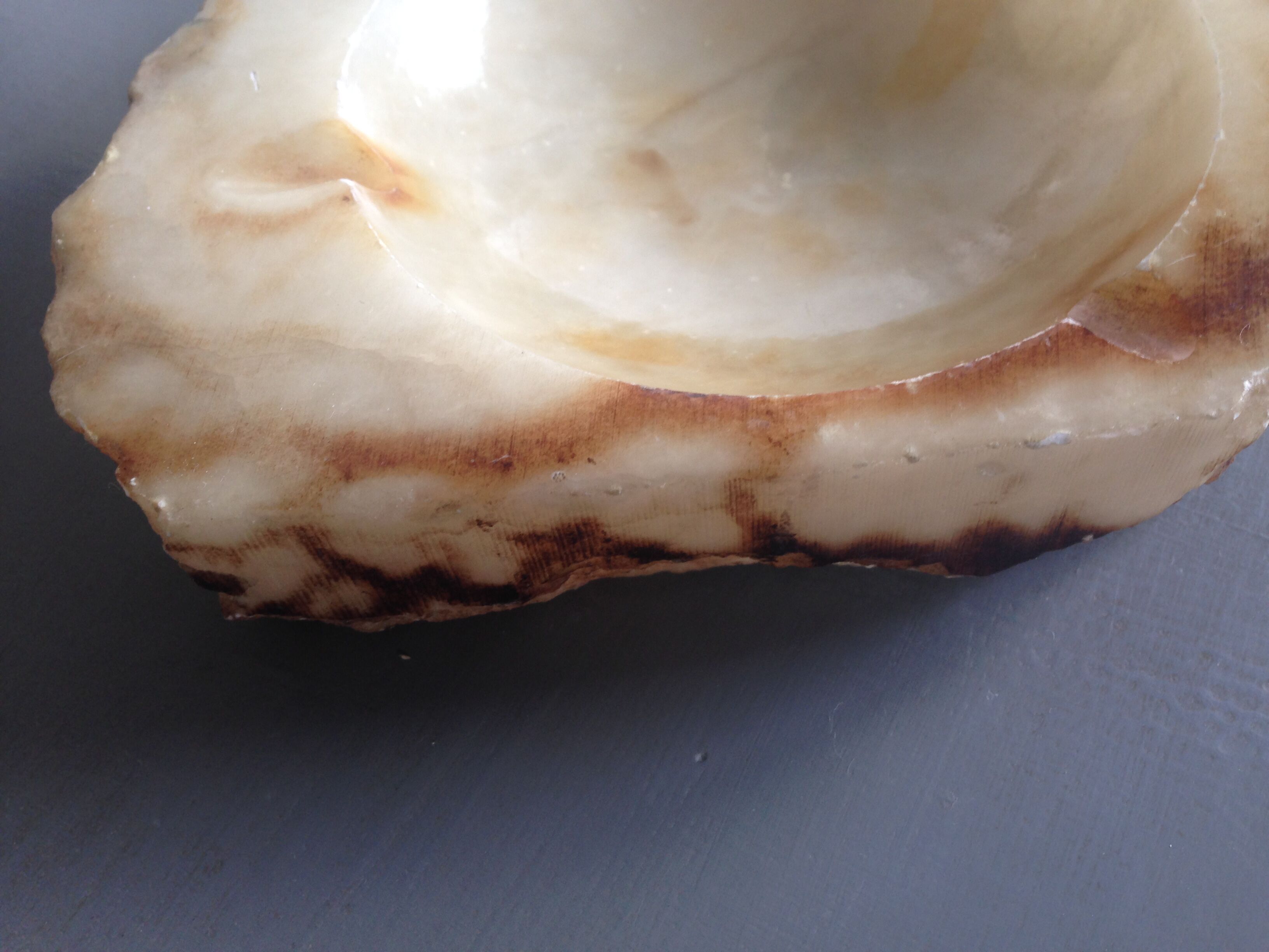 Ashtray in agate stone