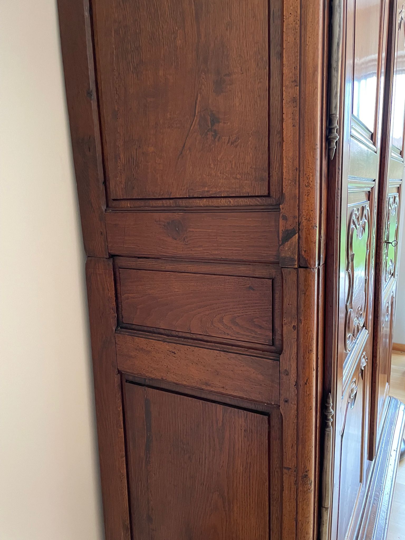 Eighteenth century castle cabinet in walnut Louis XIII style