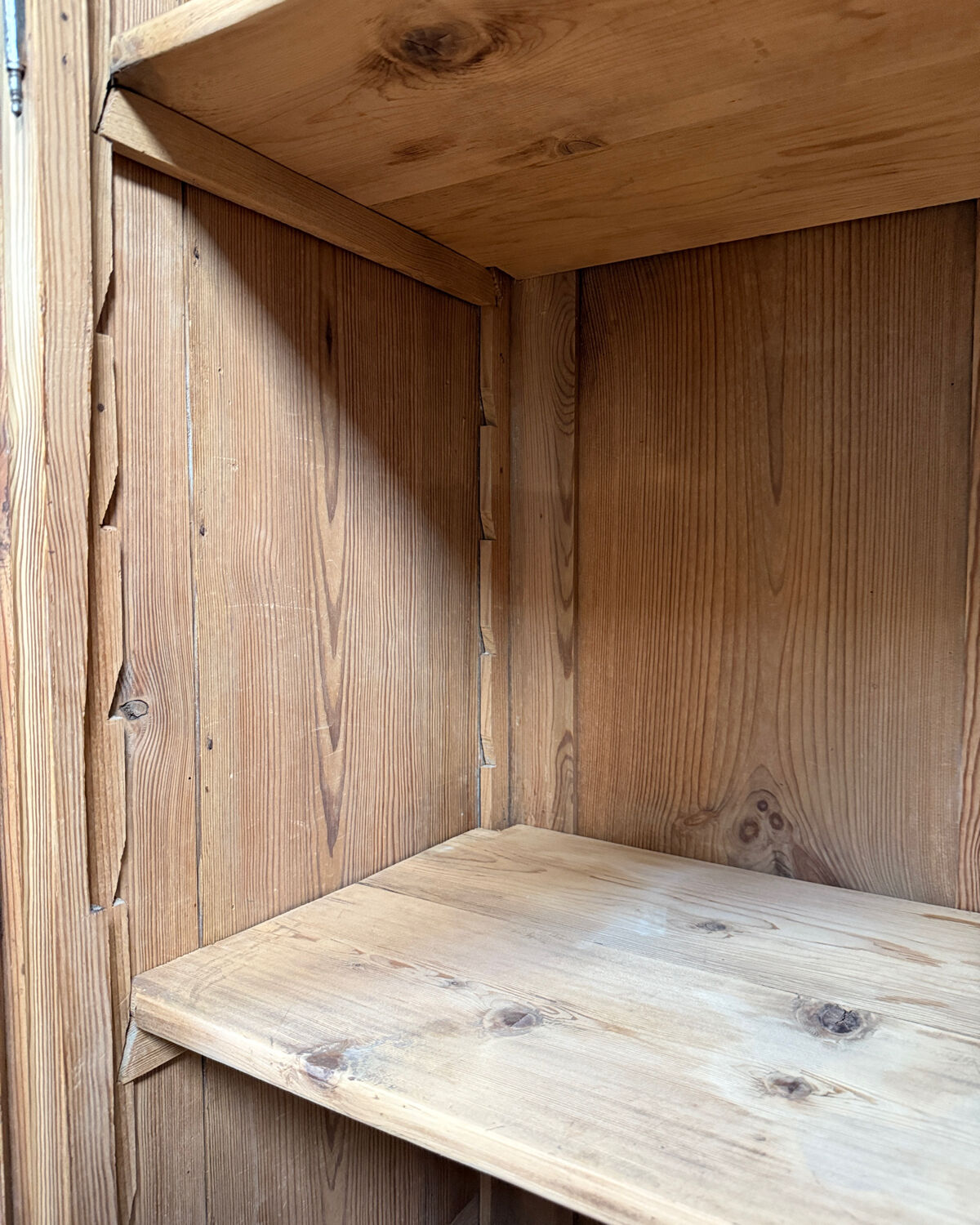 English four-door wardrobe (renovated)