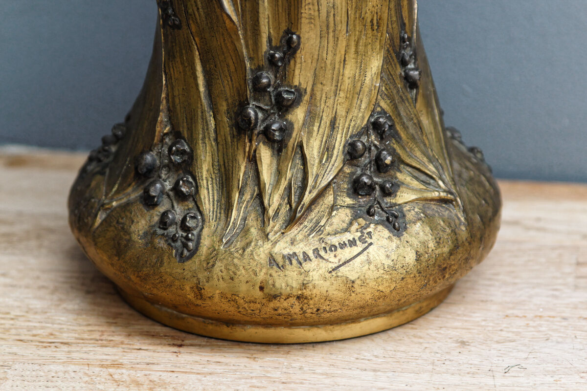 Baluster vase in bronze signed