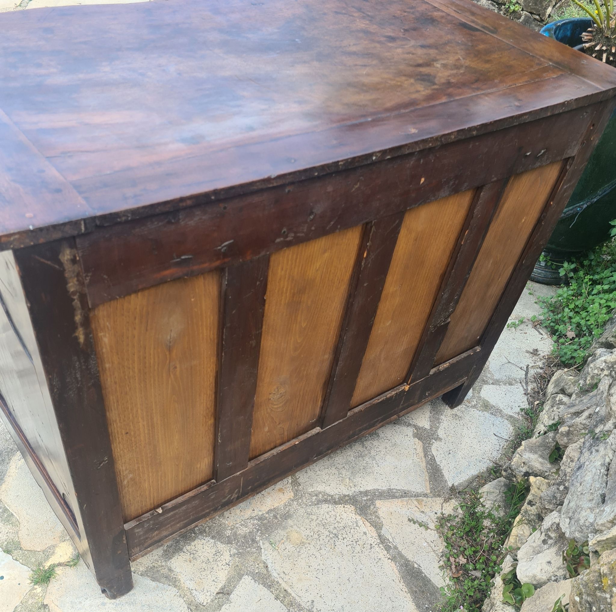Commode arbalète en noyer époque 18ème siècle