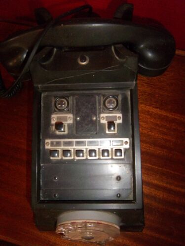 Téléphone en bakélite de 1950 (centrale téléphonique)
