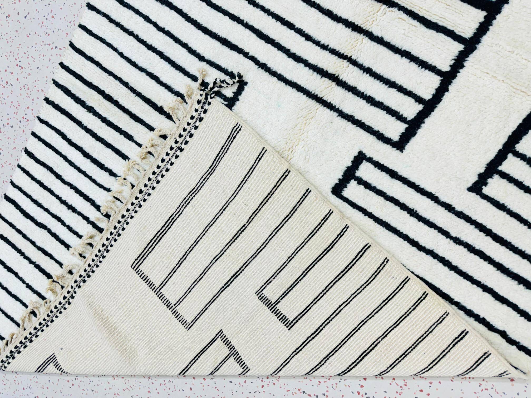 Traditional Berber rug in natural wool 2.5x1.5 m