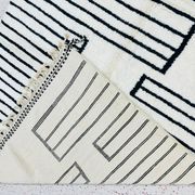 Traditional Berber rug in natural wool 2.5x1.5 m