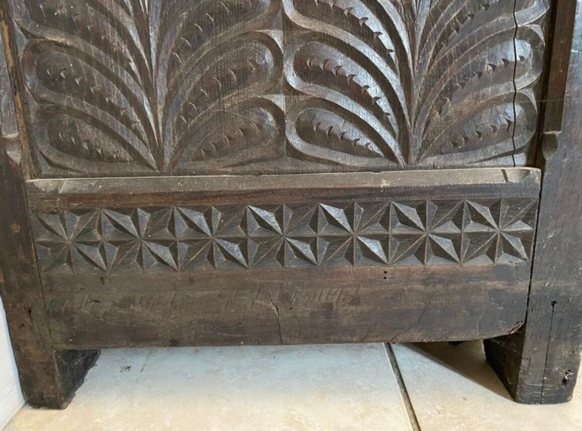 Buffet, Neo-Renaissance style, verses