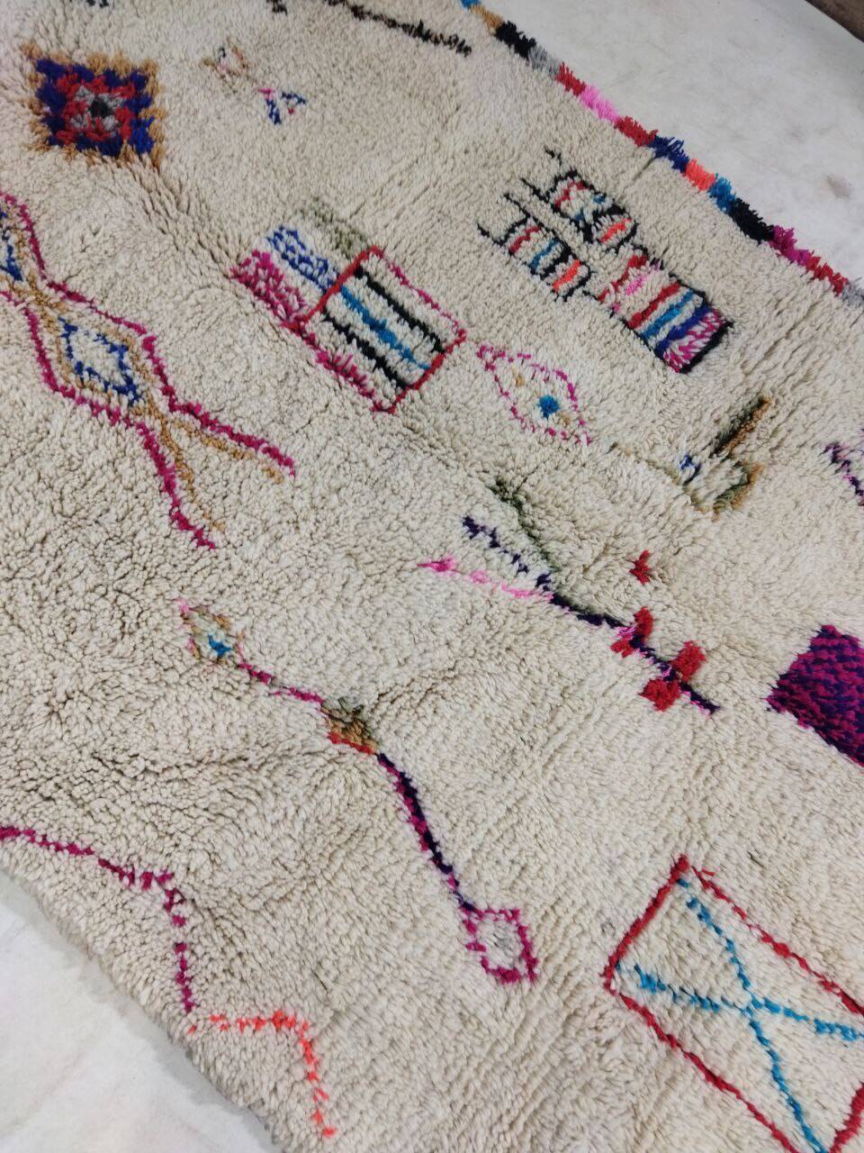 Handmade Moroccan Berber rug 288 x 168 cm