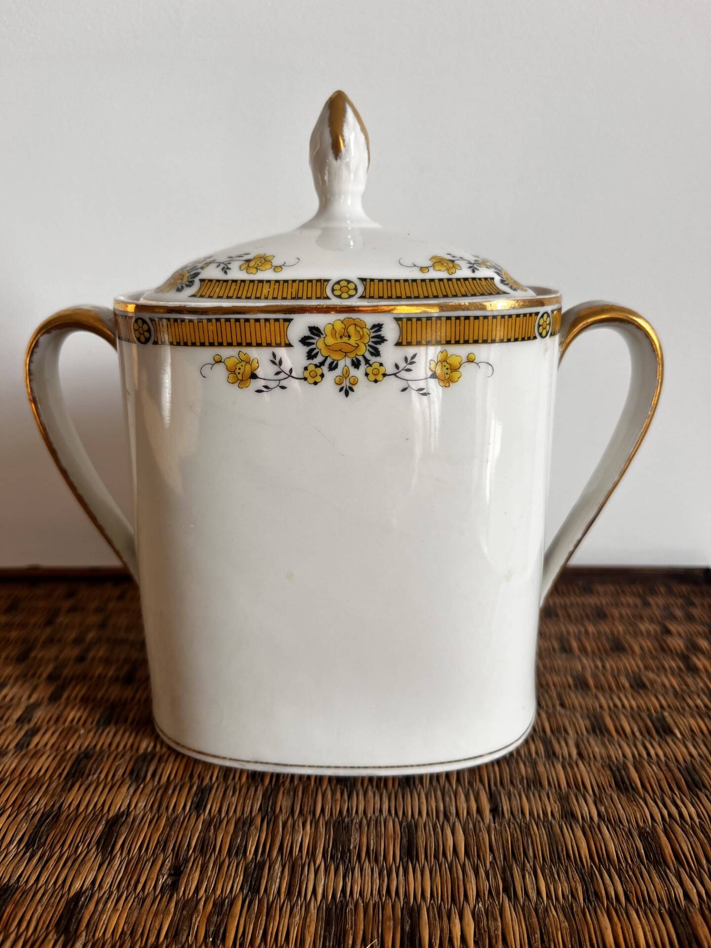 Bonbonnière / Sugar bowl