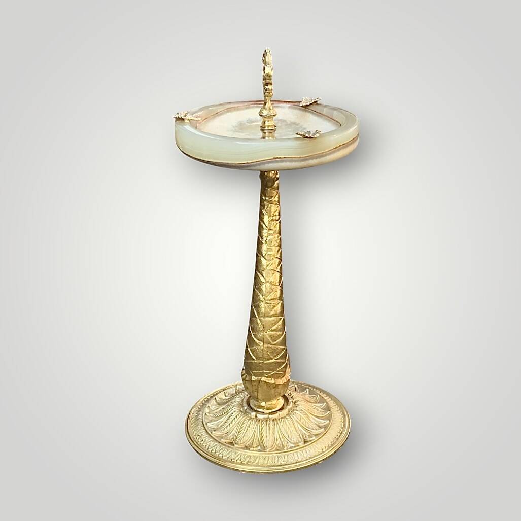 Antique fish ashtray on foot in gilded brass and onyx (4.464 kg)