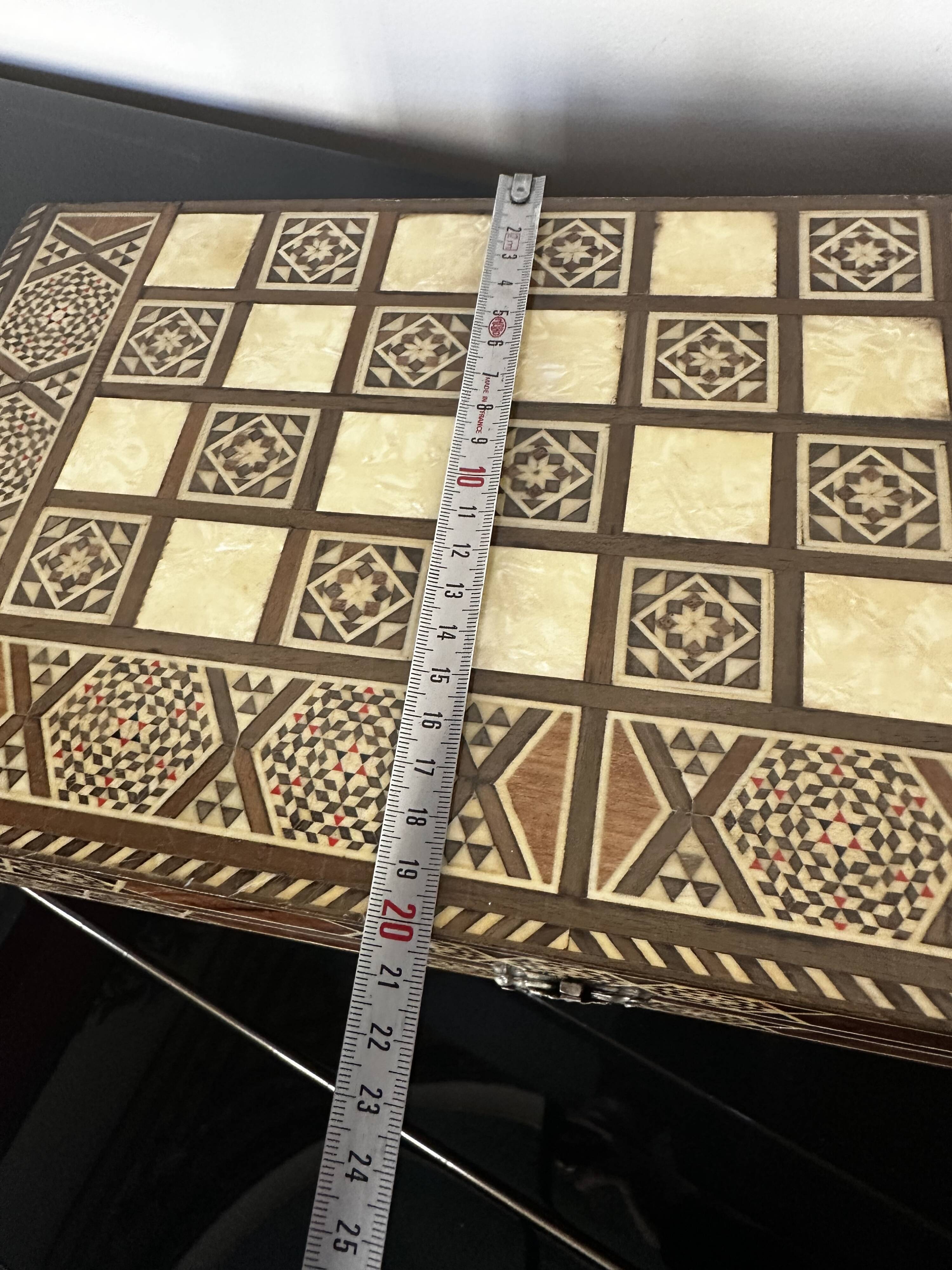 Jeu de Backgammon ancien en Bois Marqueté Syrien