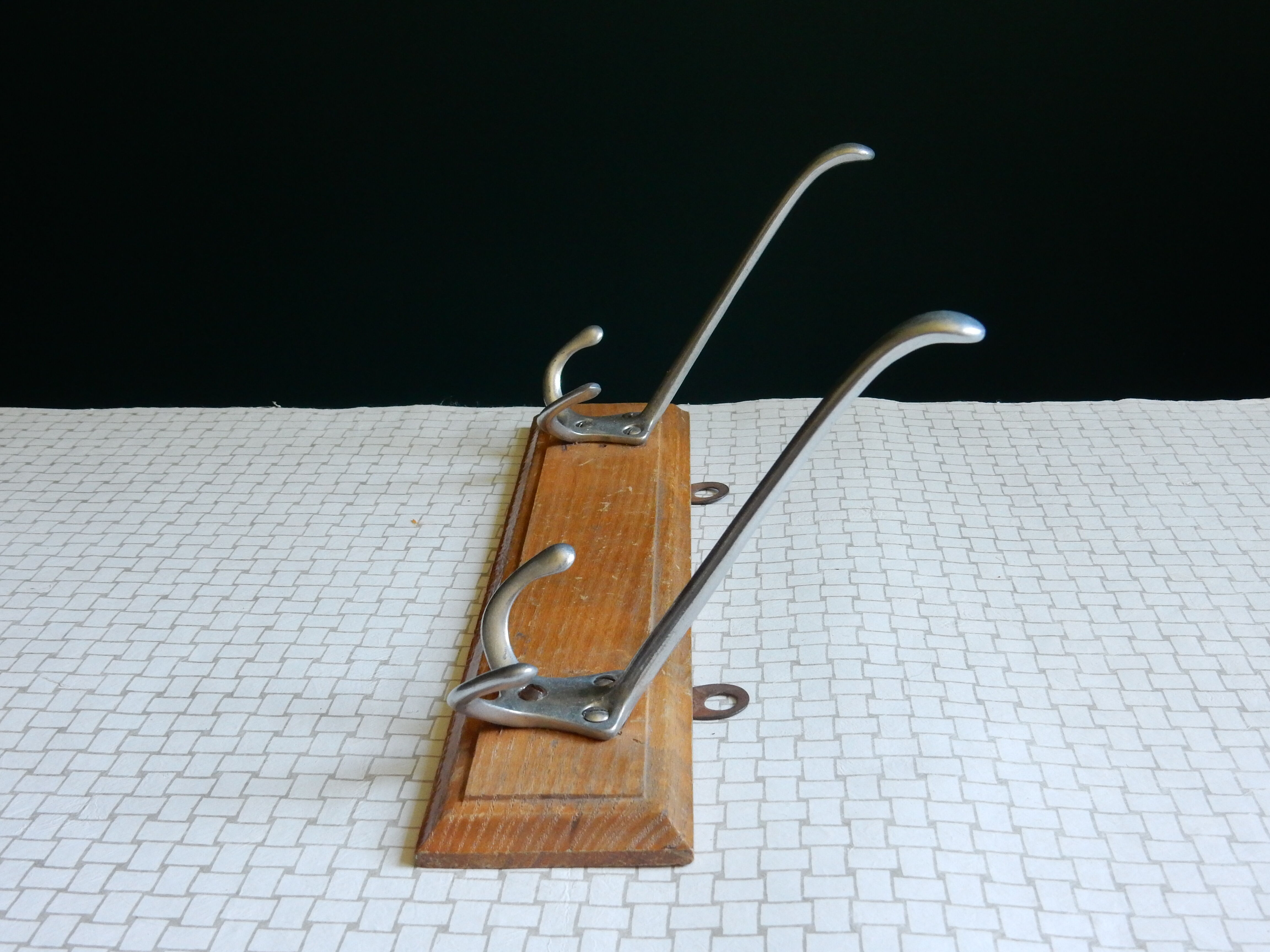 Double metal hook on wooden base