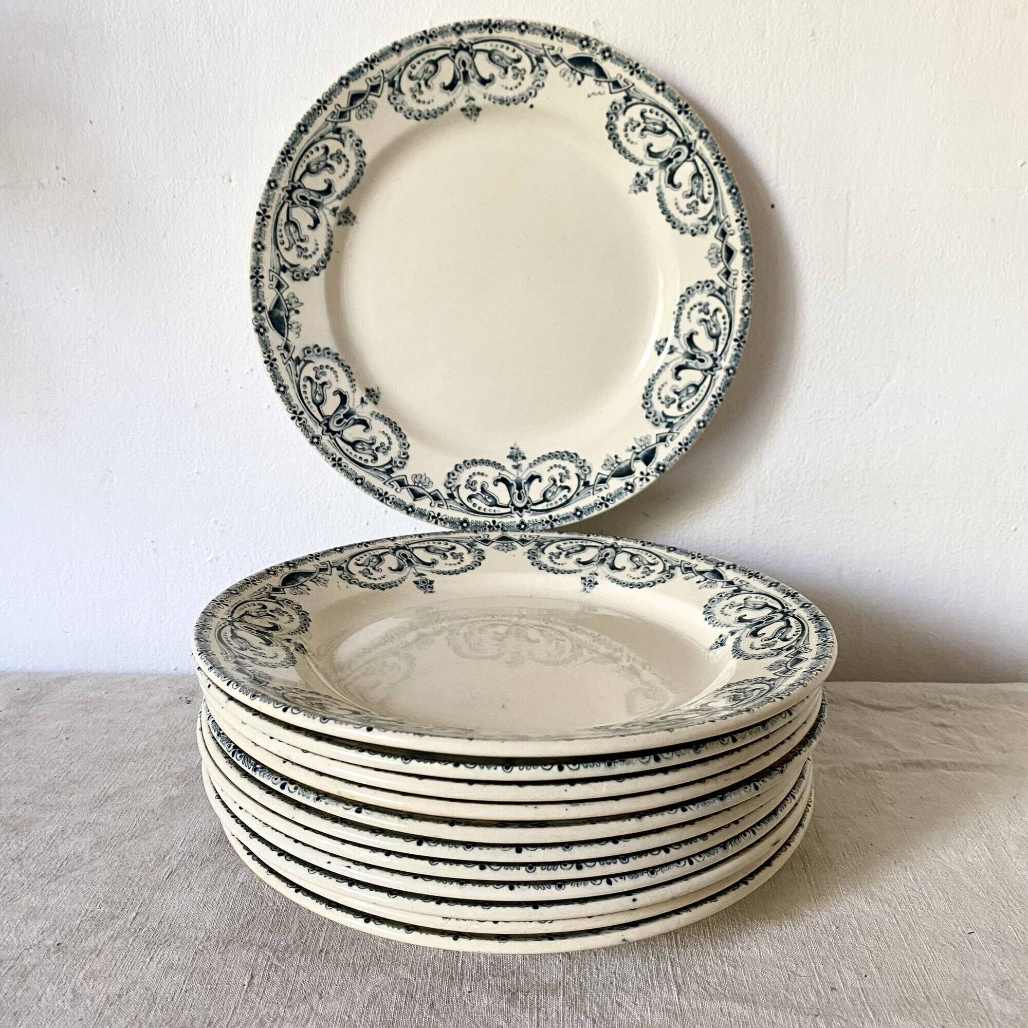 Assiettes plates anciennes Terre de Fer bleu encre début XXe