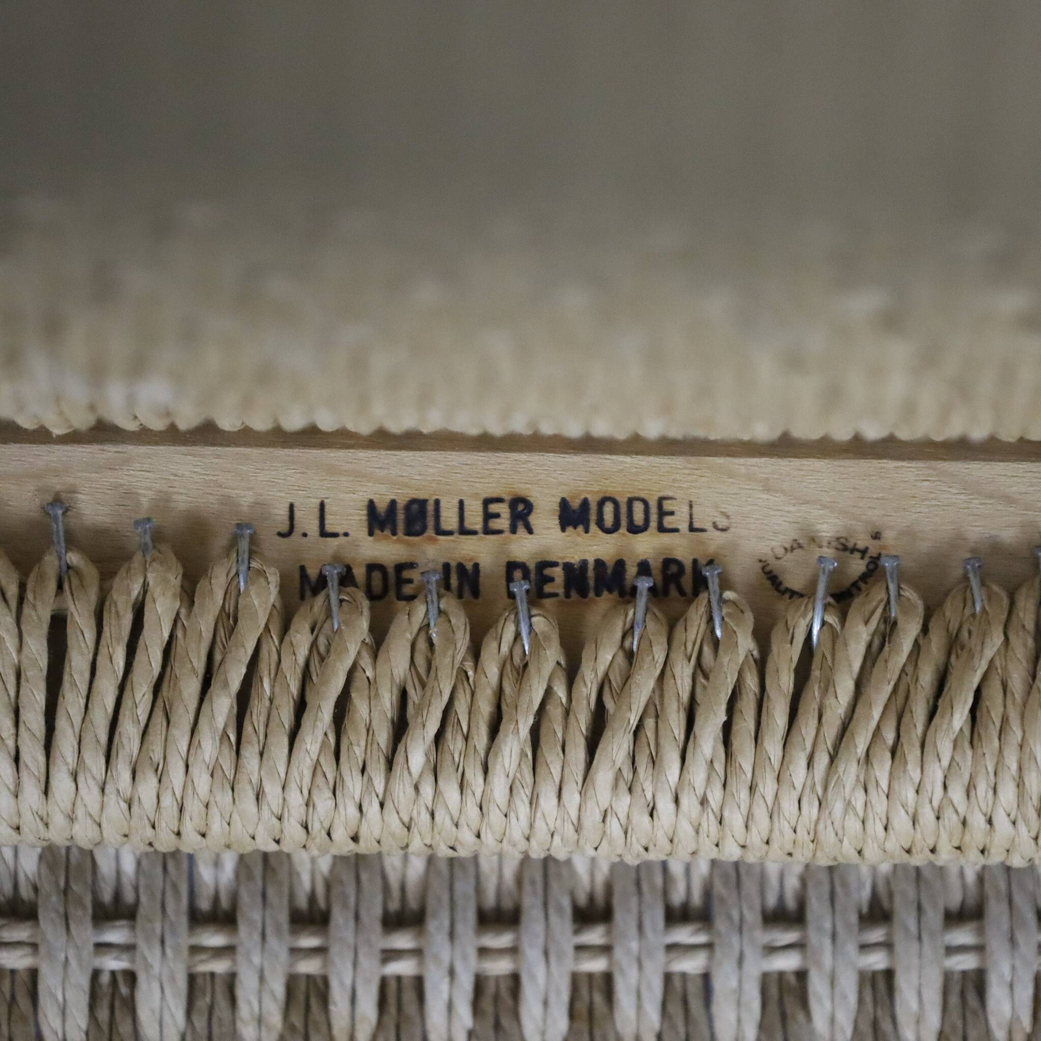 Ensemble de 6 chaises de salle à manger modèle 84 par Niels Otto Møller, années 1970.