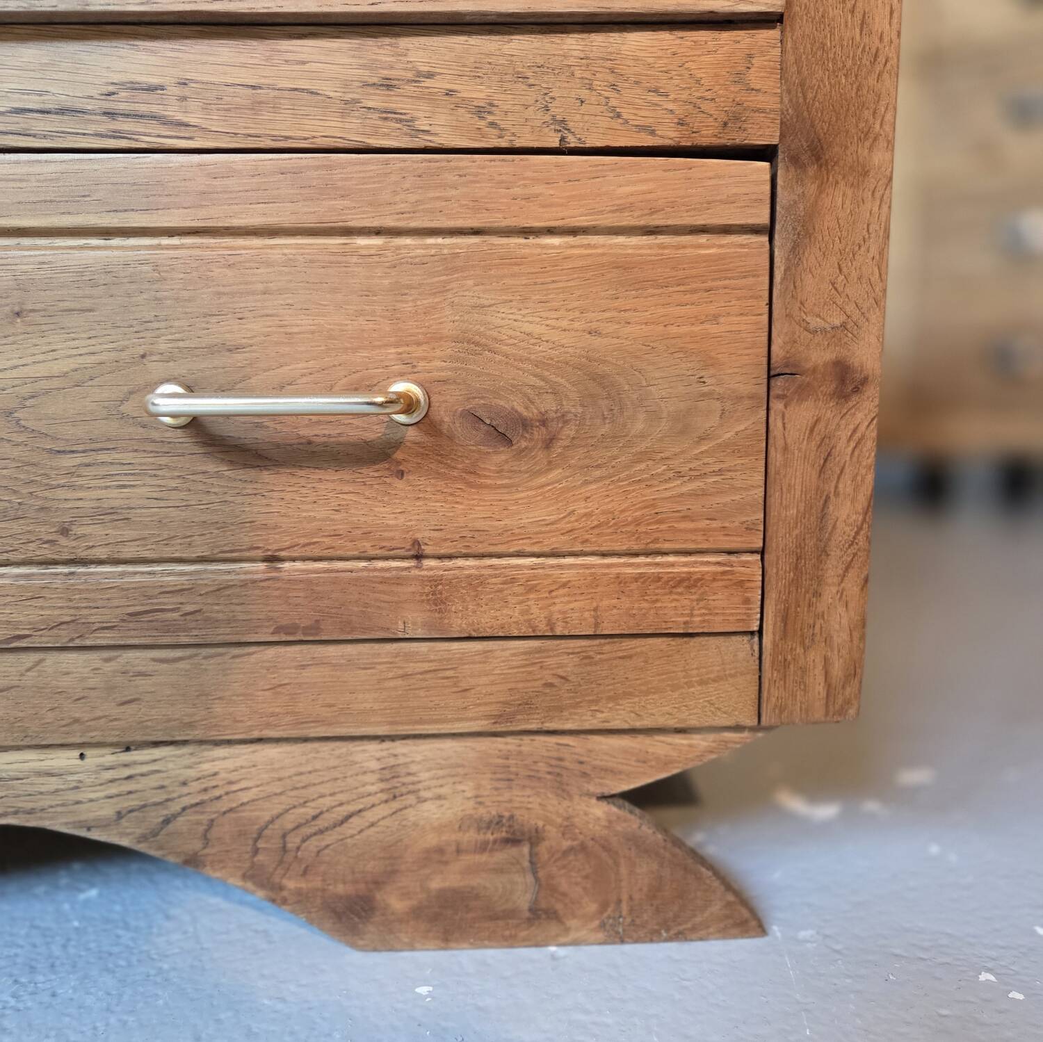 Oak chest of drawers