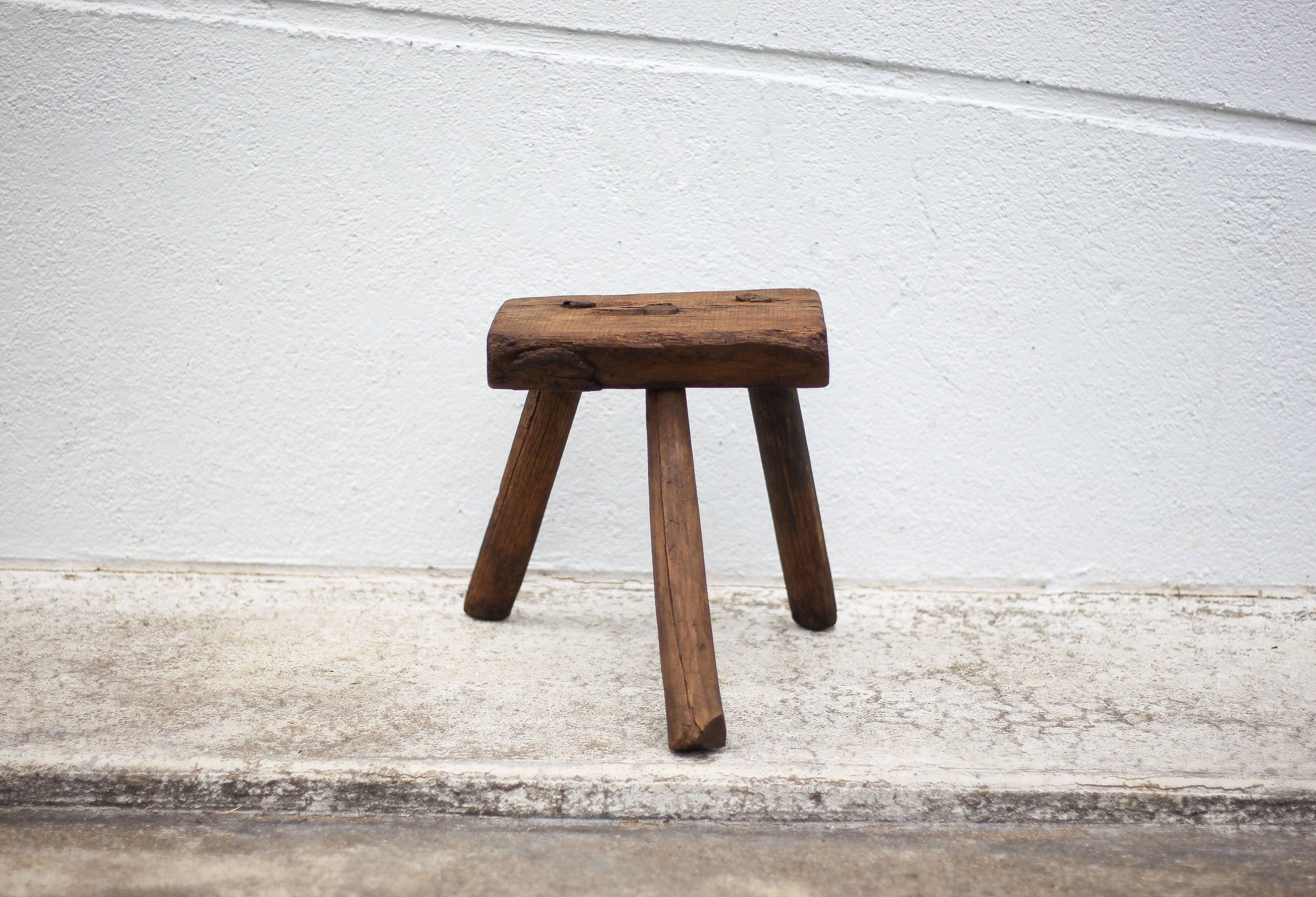 Tabouret bois tripode, tabouret de traite, porte-plante bois